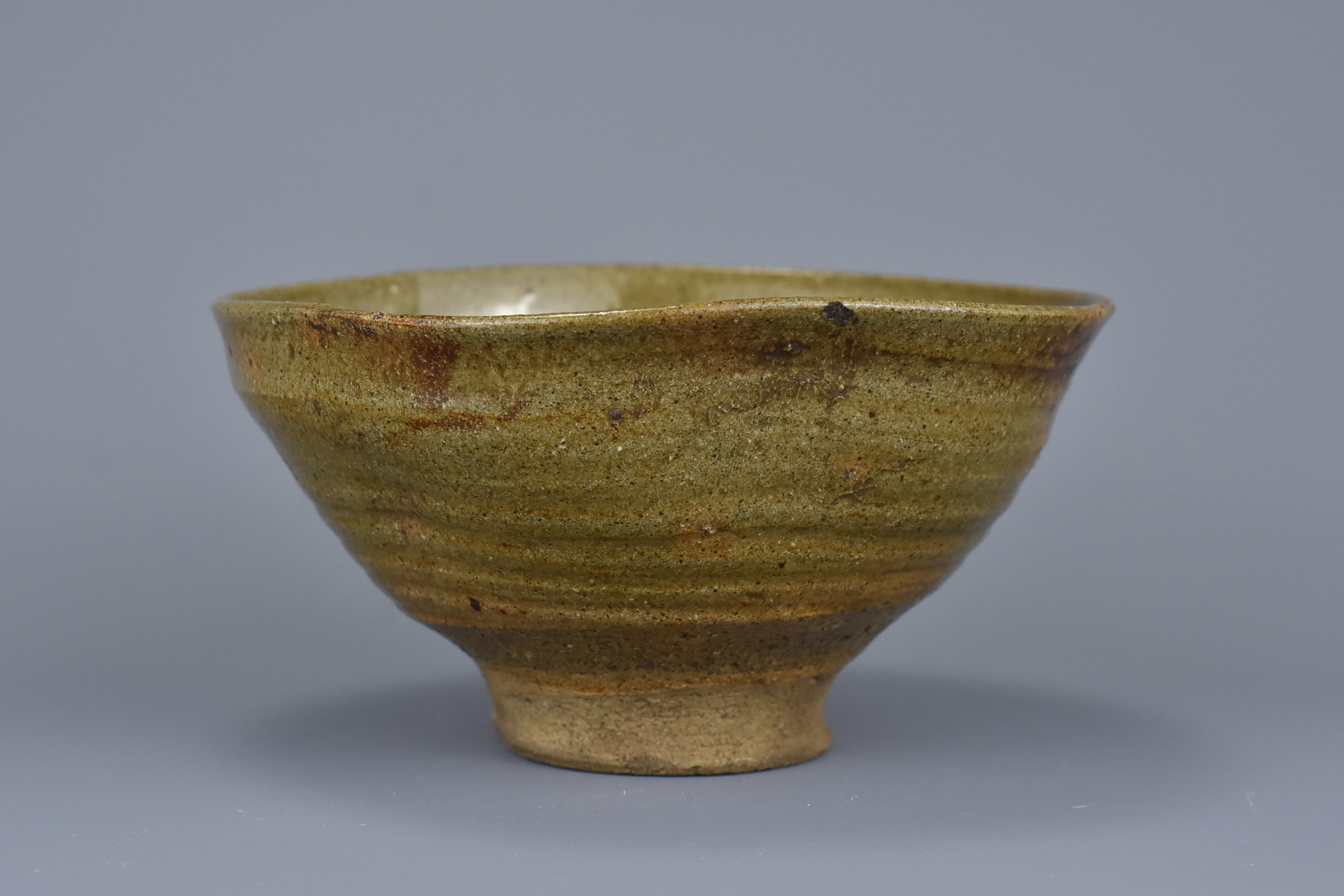 A Japanese or Korean Glazed Stoneware Bowl of Conical Form, 19th Century - Image 5 of 7