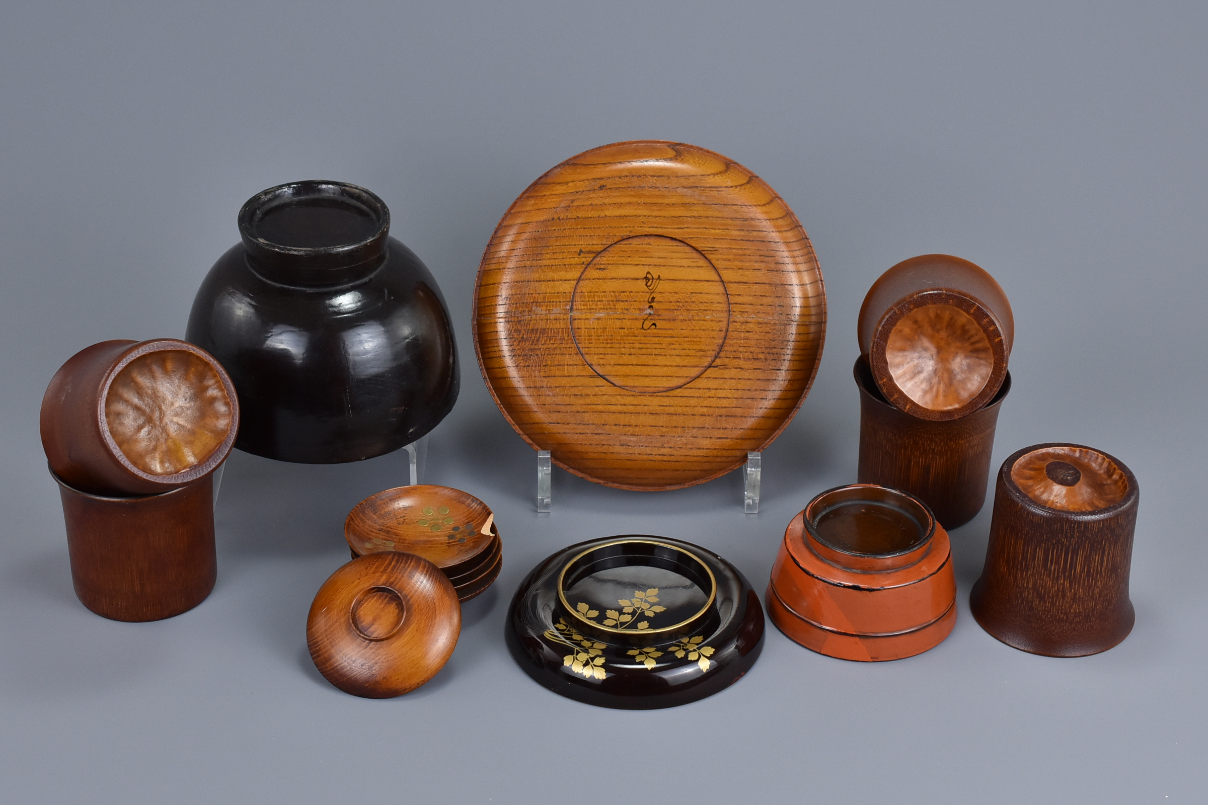 A Group of Various Japanese Lacquered Wood Vessels & Bamboo Wine Cups - Image 5 of 5