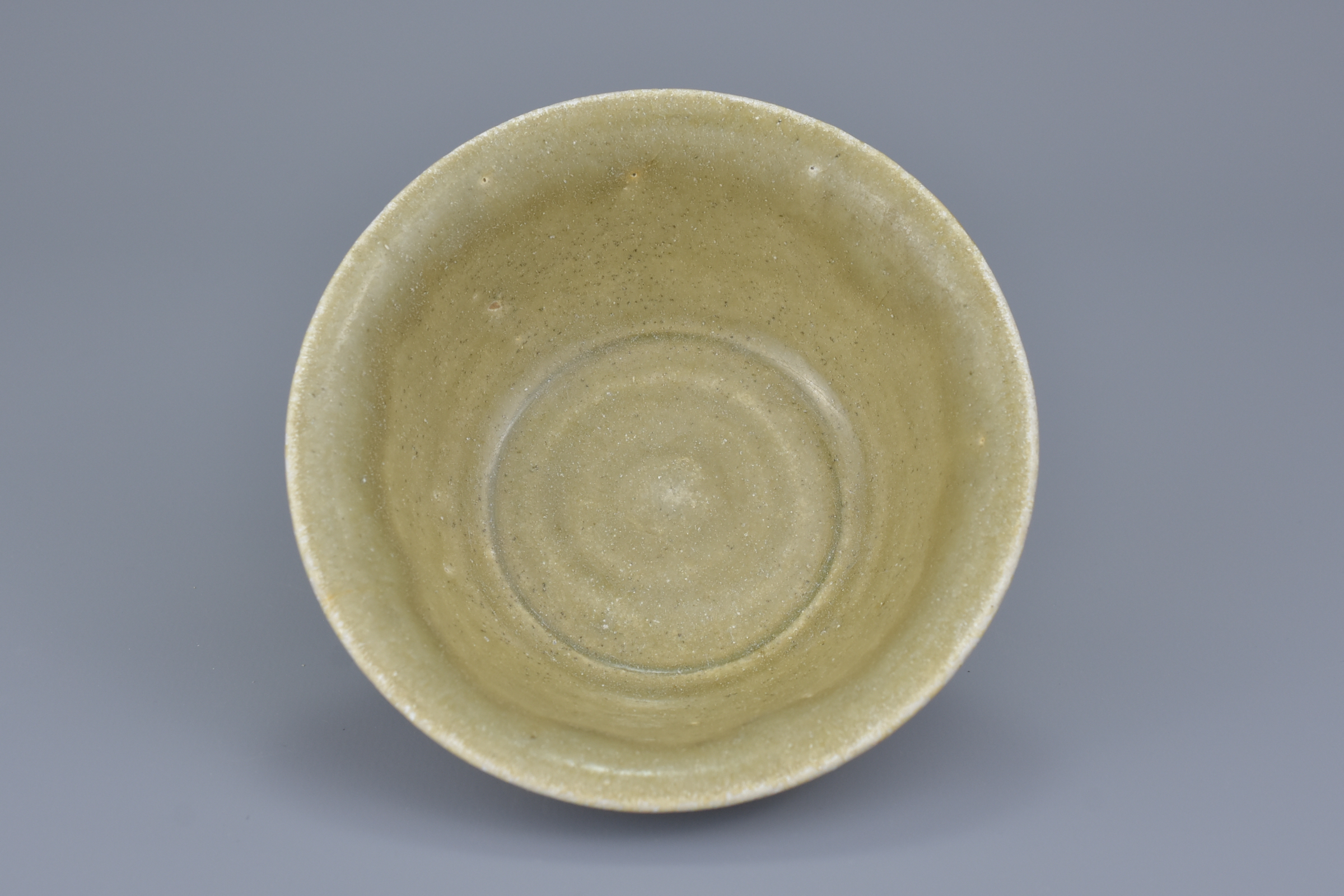 A Chinese Song Dynasty Celadon Glazed Porcelain Bowl - Image 5 of 7