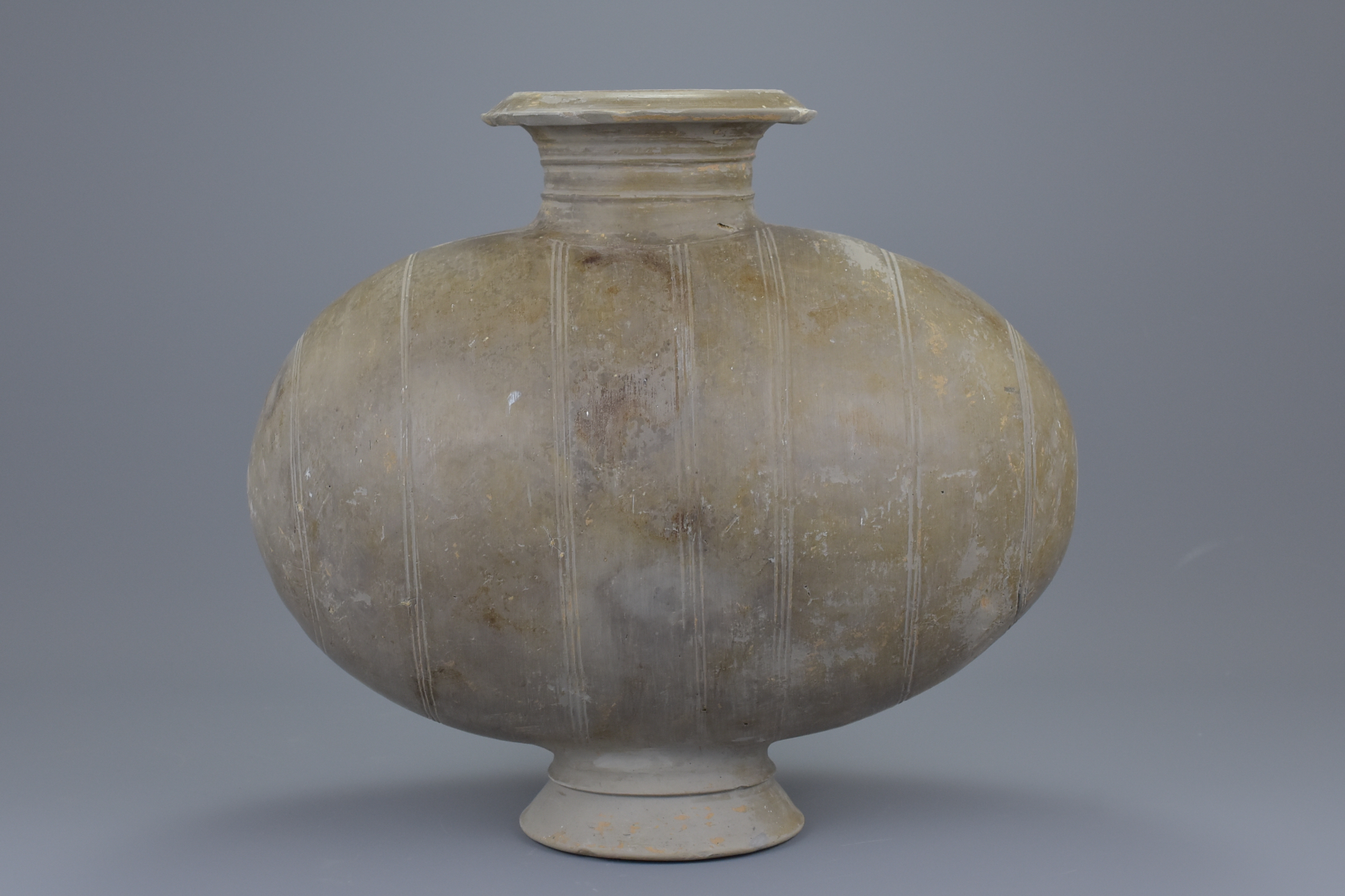 A Large Chinese Western Han Dynasty Pottery Cocoon Jar - Image 4 of 9