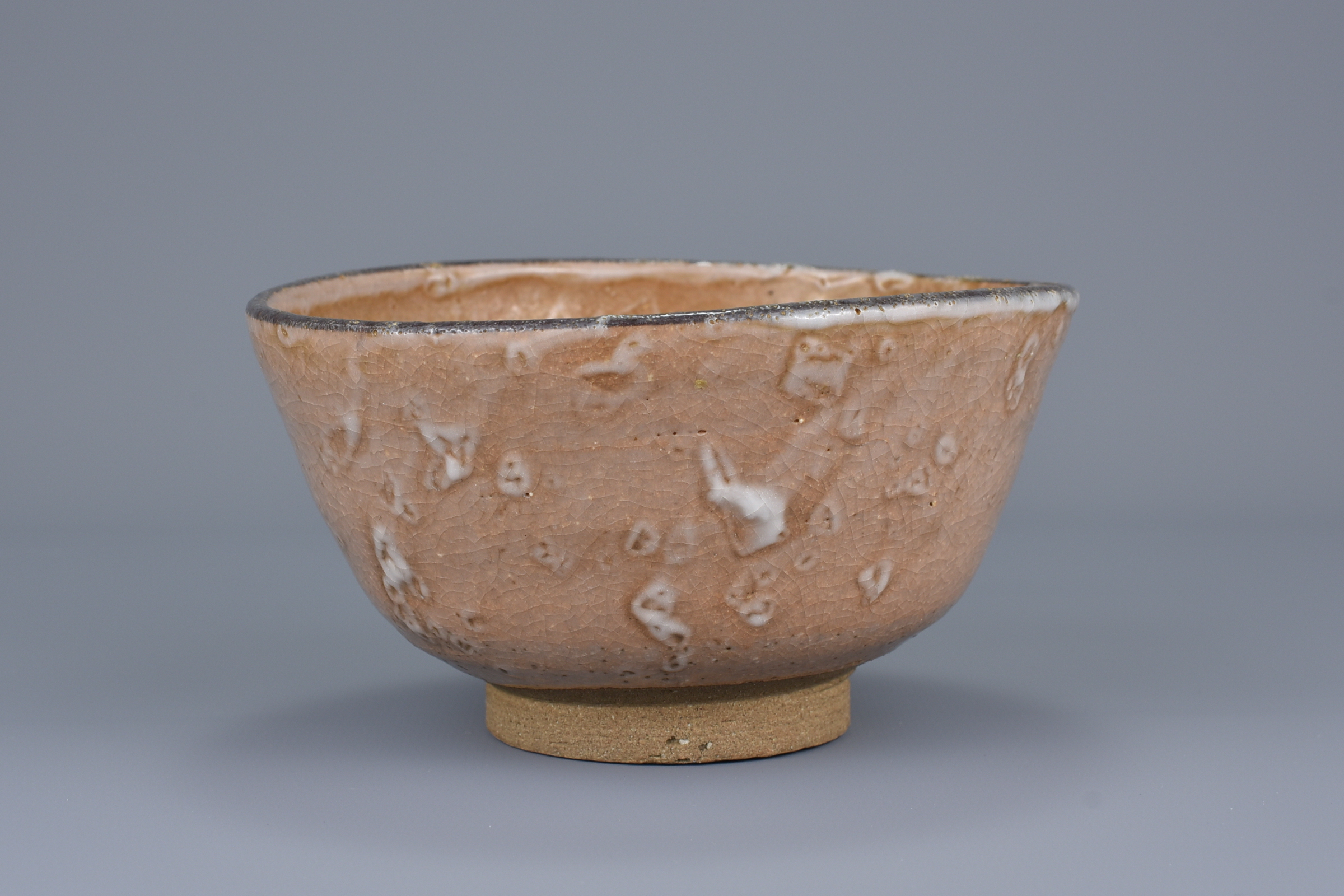 A Japanese 19th Century Karatsu Kawakujira Pottery Tea Bowl - Image 2 of 7