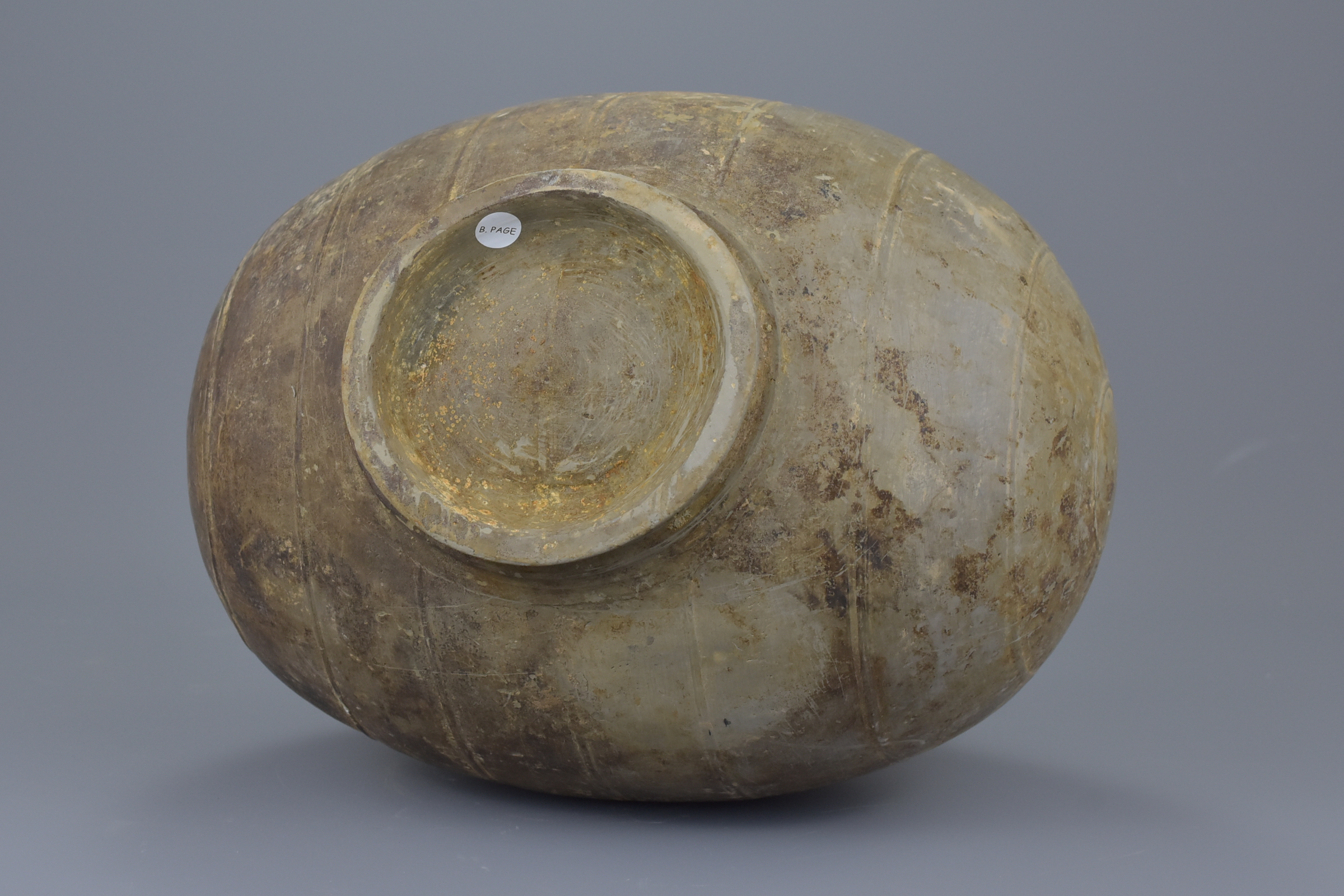 A Chinese Qin / Early Western Han Dynasty Burnished Pottery Cocoon Jar - Image 6 of 8