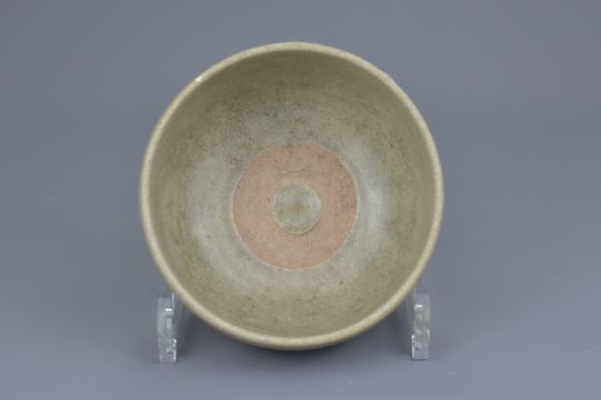 A Chinese Longquan Celadon Porcelain Alms Bowl – Song / Yuan Dynasty - Image 5 of 7