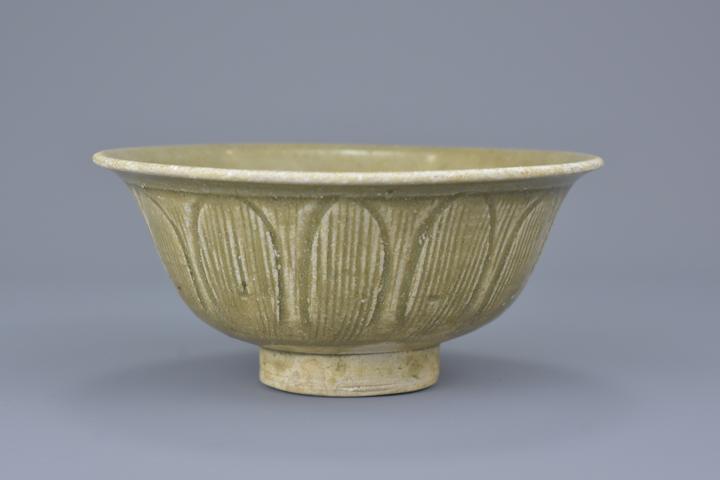 A Chinese Song Dynasty Celadon Glazed Porcelain Bowl - Image 3 of 7