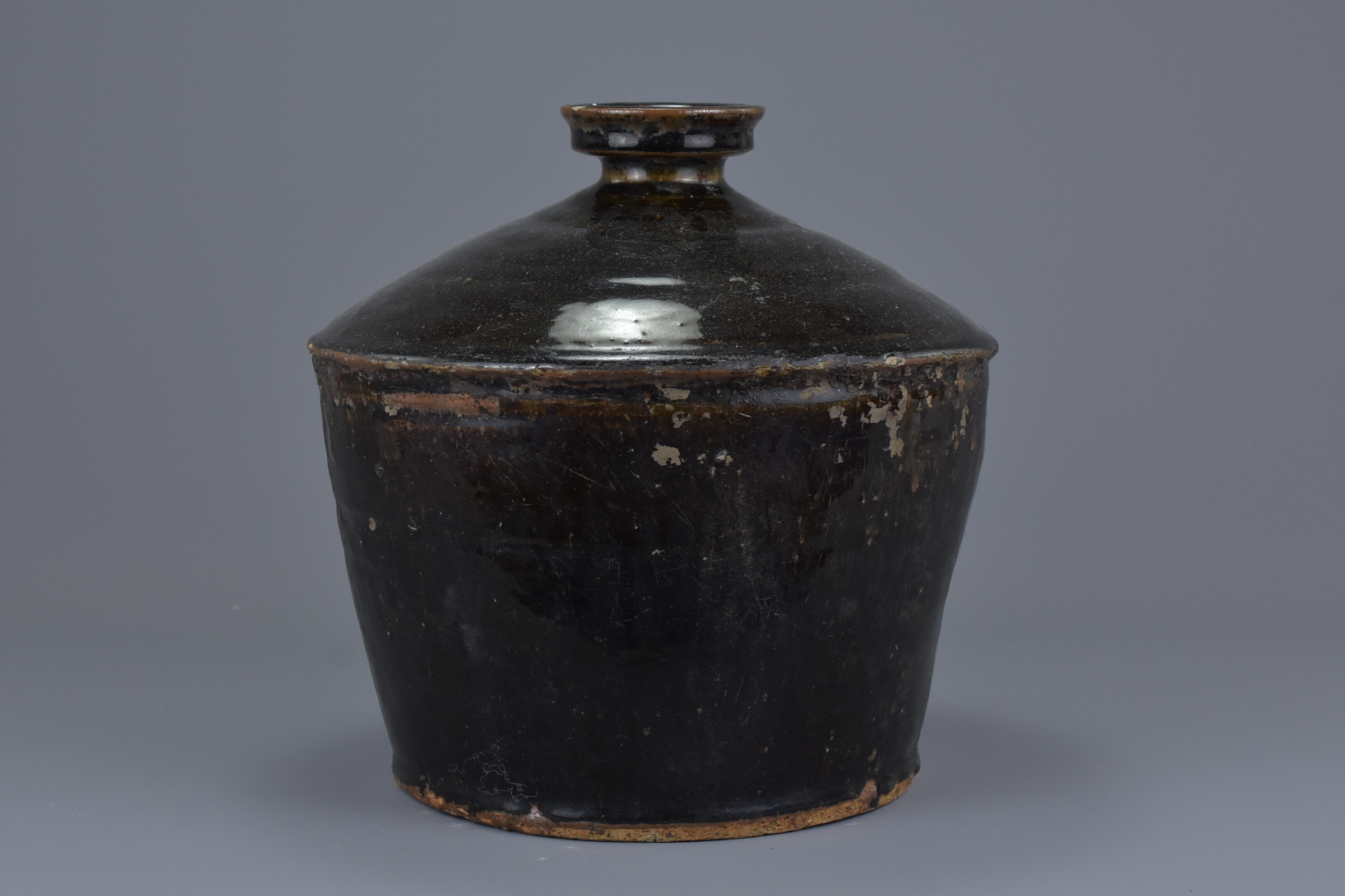 A Chinese Yuan / Ming Dynasty Henan Glazed Stoneware Jar - Image 4 of 6