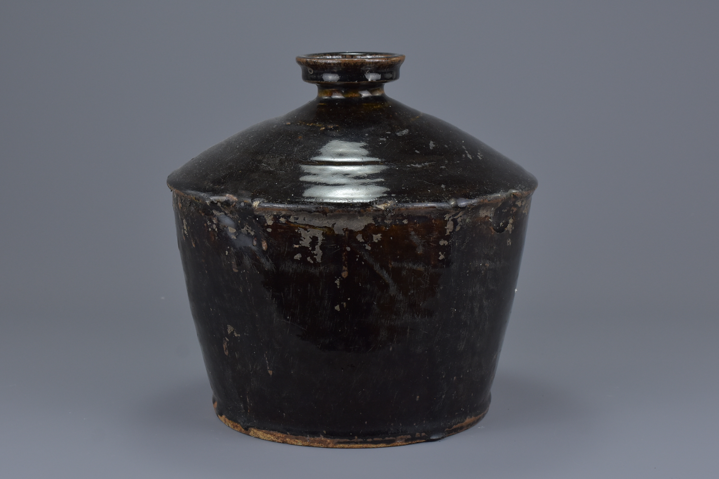 A Chinese Yuan / Ming Dynasty Henan Glazed Stoneware Jar - Image 2 of 6