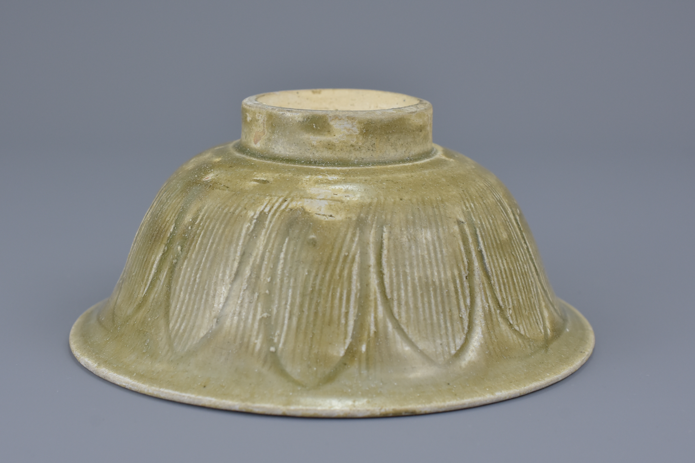 A Chinese Song Dynasty Celadon Glazed Porcelain Bowl - Image 7 of 7