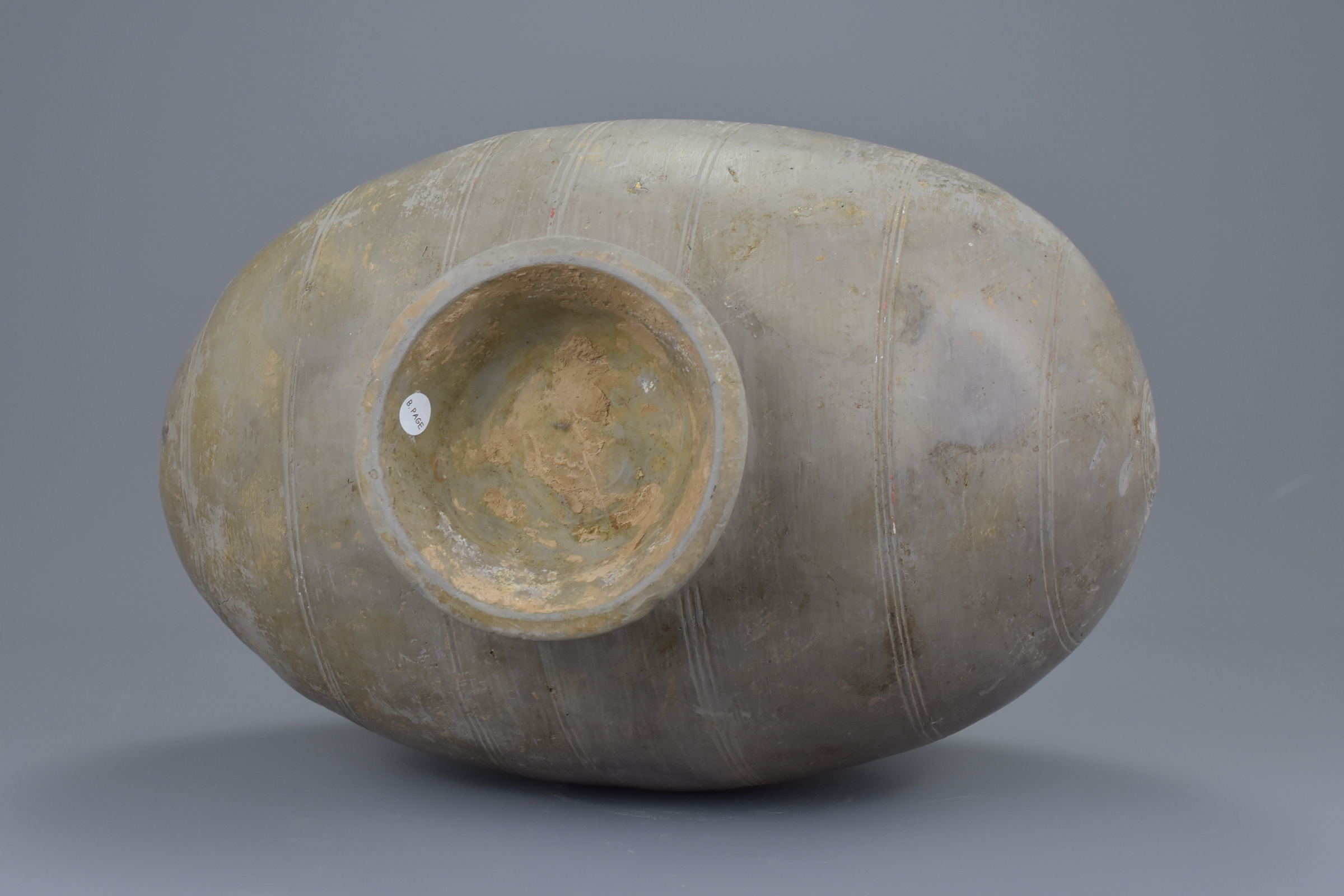 A Large Chinese Western Han Dynasty Pottery Cocoon Jar - Image 6 of 9