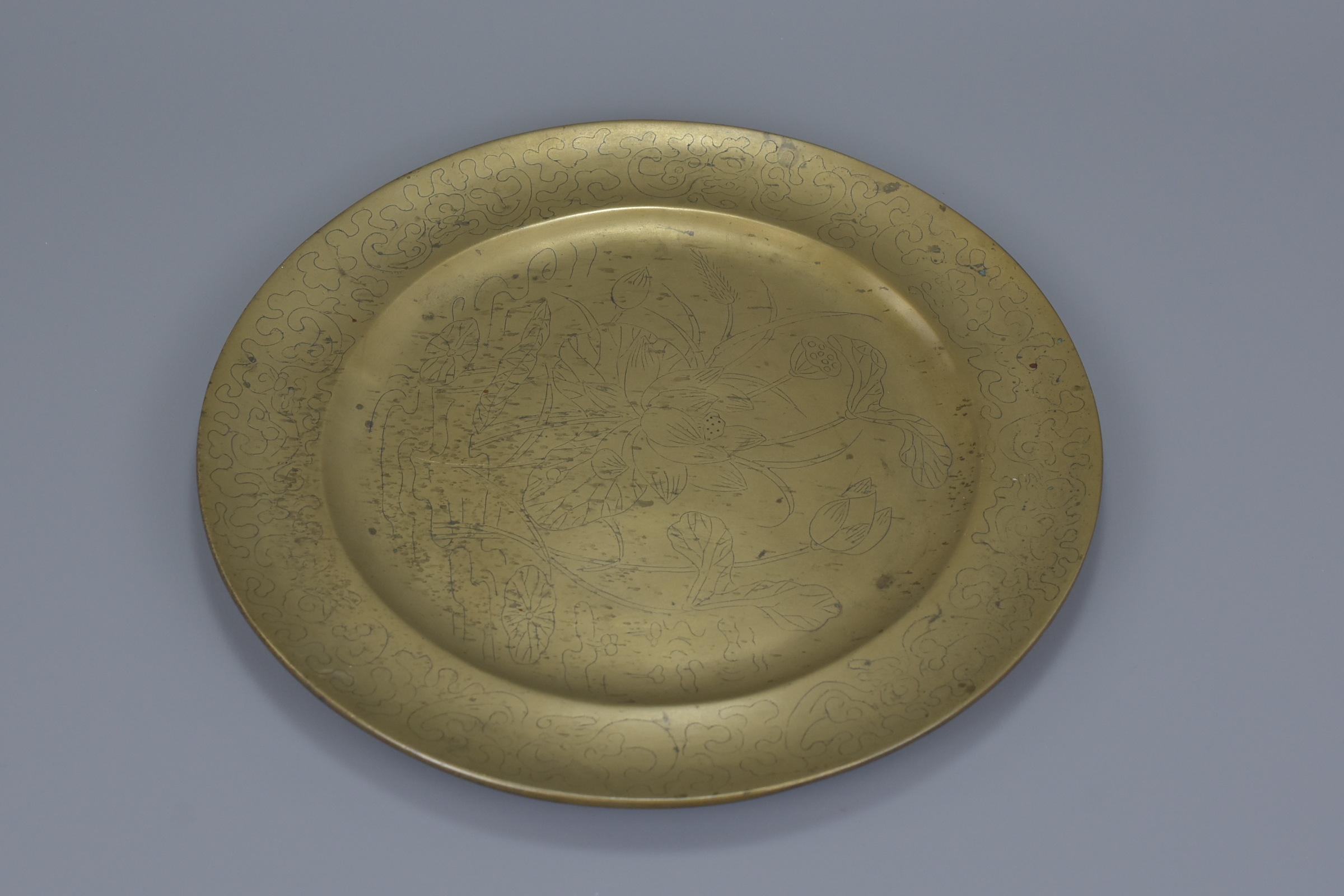 A Heavy Chinese Bronze Plate with Lotus Pattern – 19th Century - Image 5 of 5