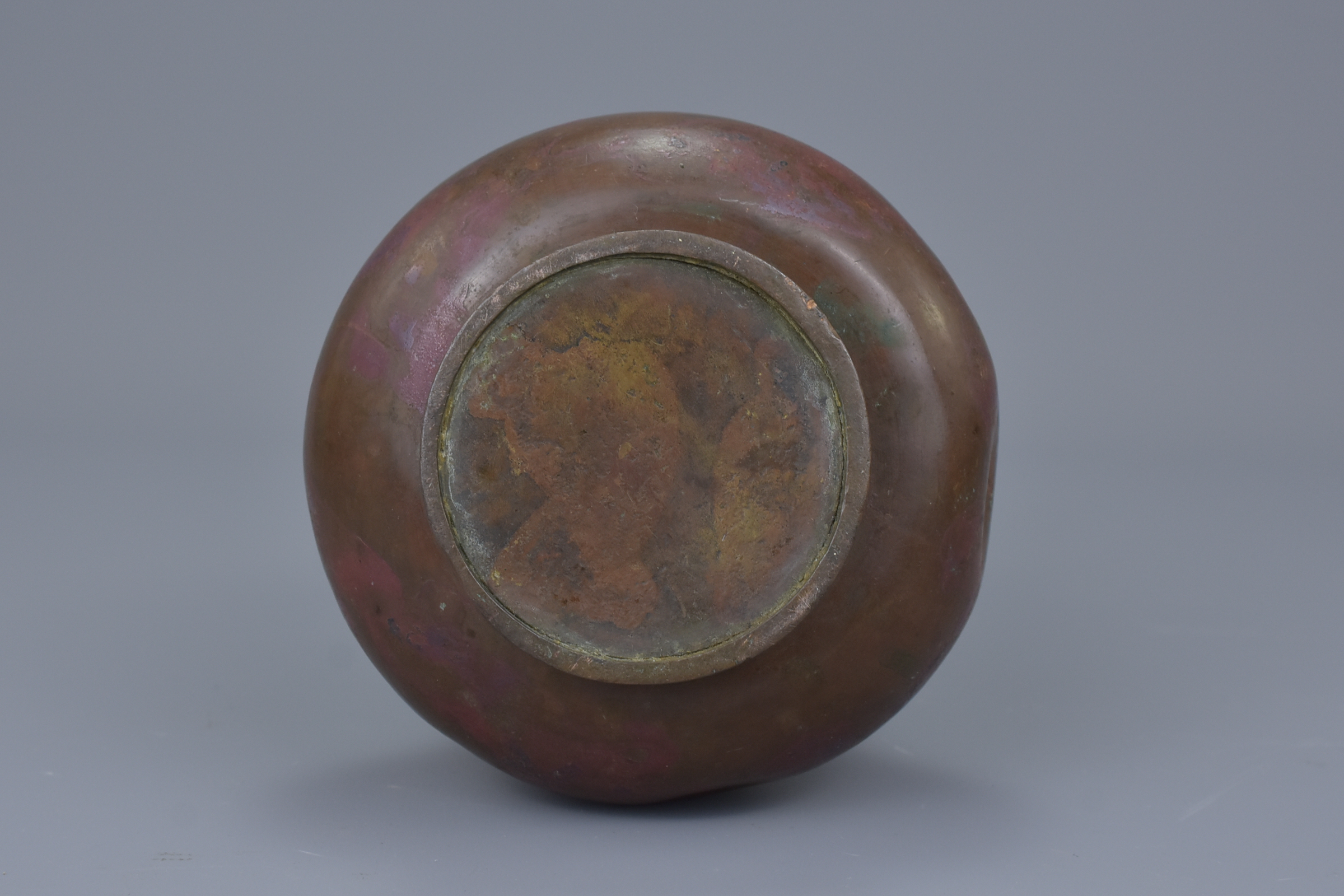 A Chinese 18th C. or earlier bronze vase - Image 6 of 7