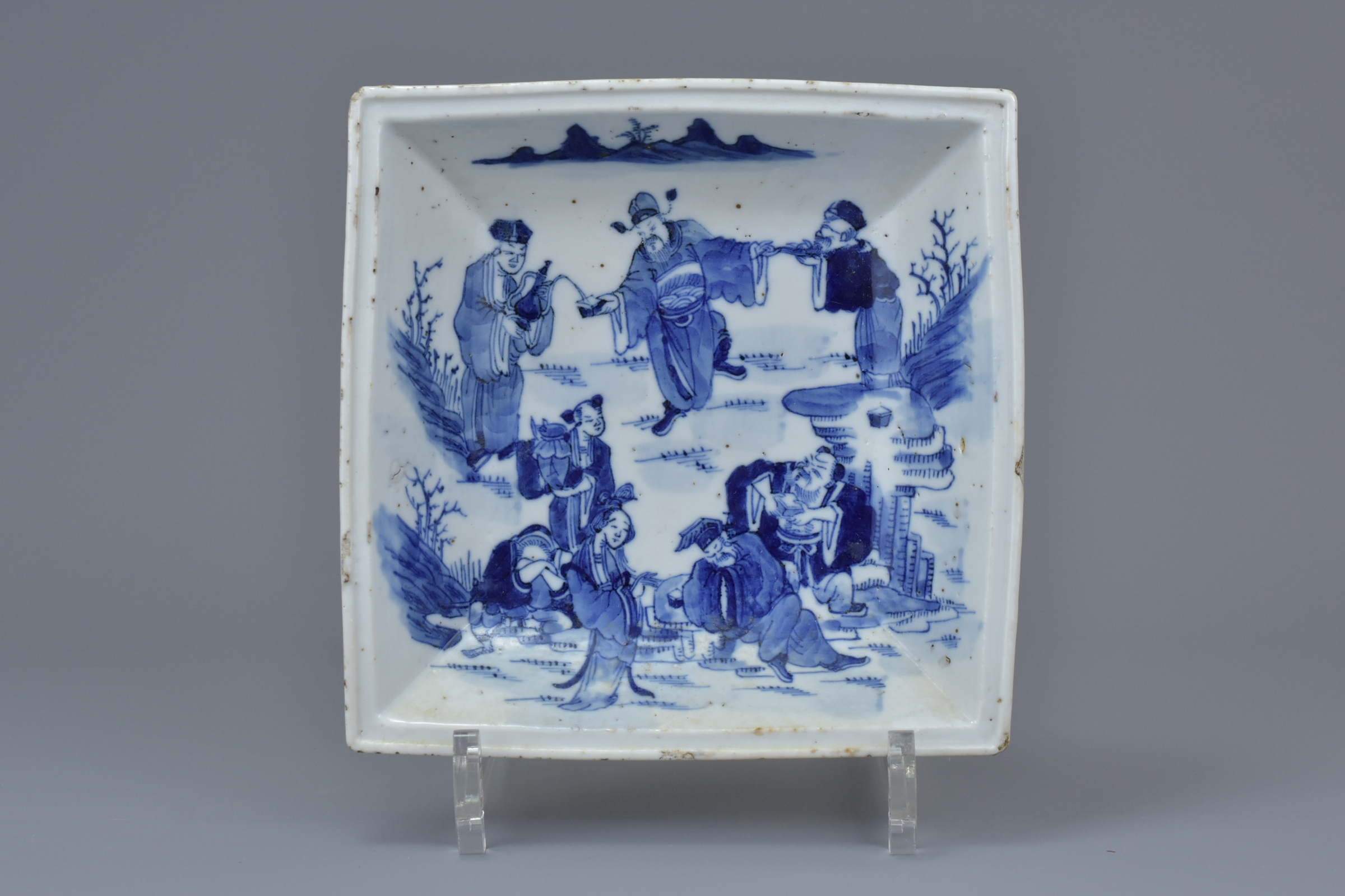 A pair of Chinese mid 19th C. blue and whit porcelain dishes - Image 3 of 12