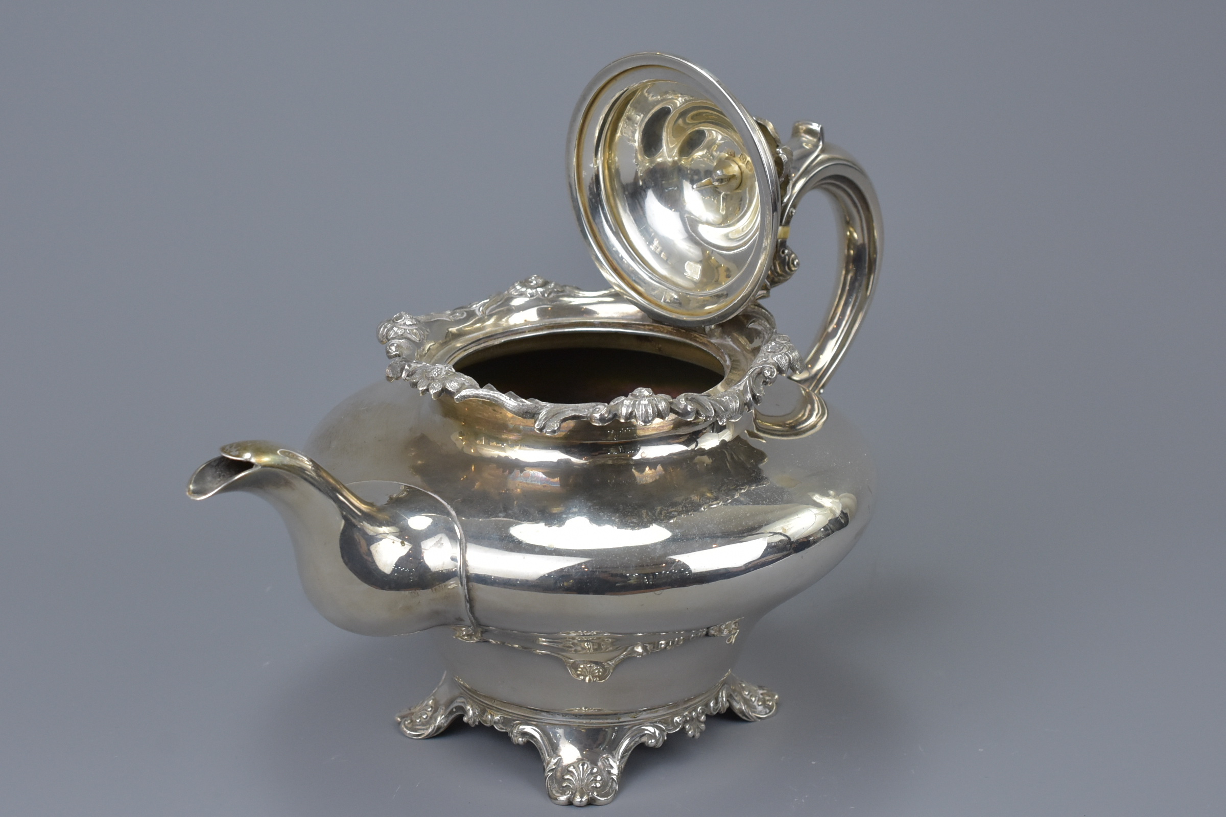An English early Victorian Silver teapot, London 1839 - Image 6 of 6
