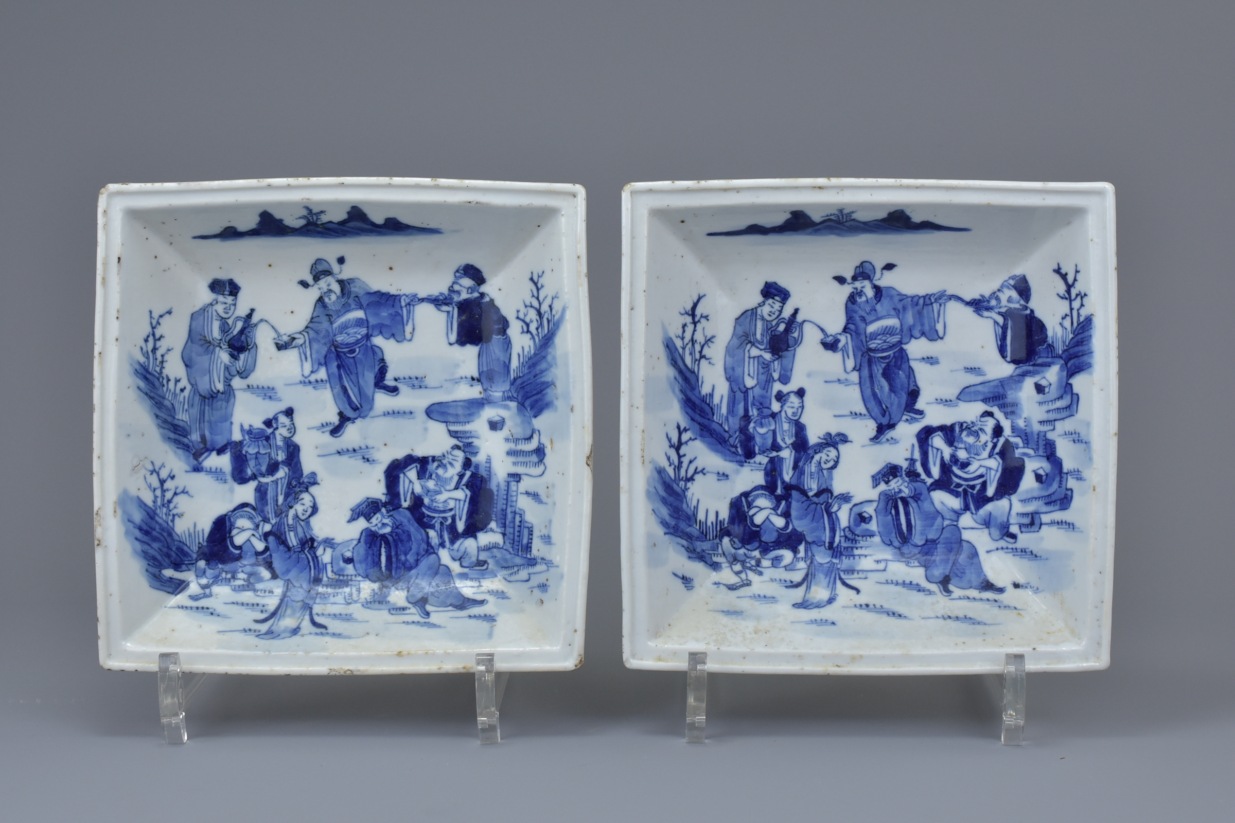 A pair of Chinese mid 19th C. blue and whit porcelain dishes - Image 2 of 12