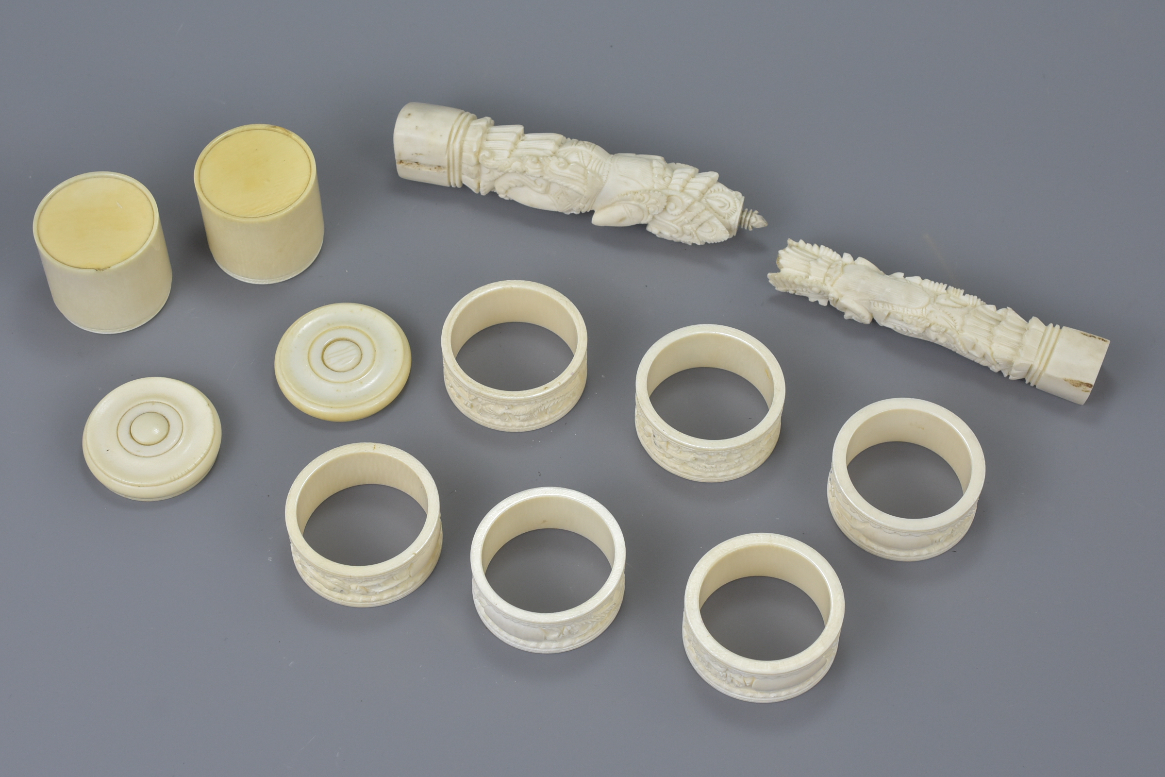 A set of six ivory napkin rings - Image 4 of 4