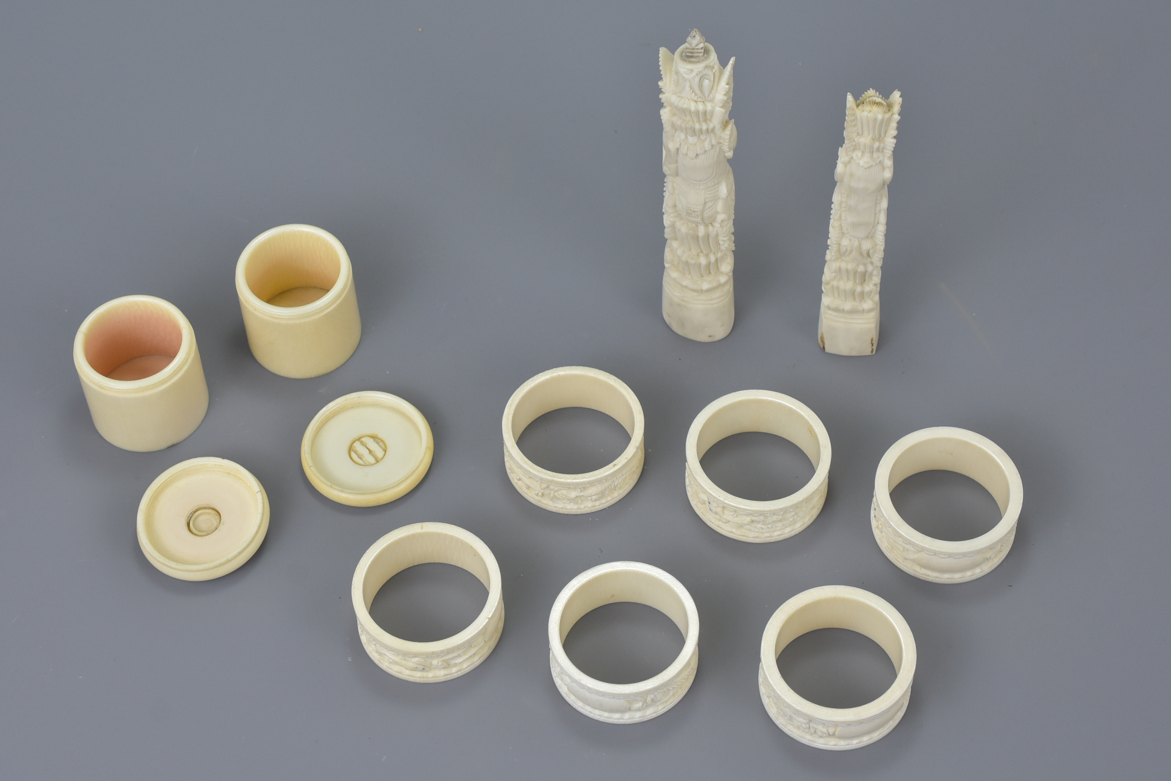 A set of six ivory napkin rings - Image 3 of 4