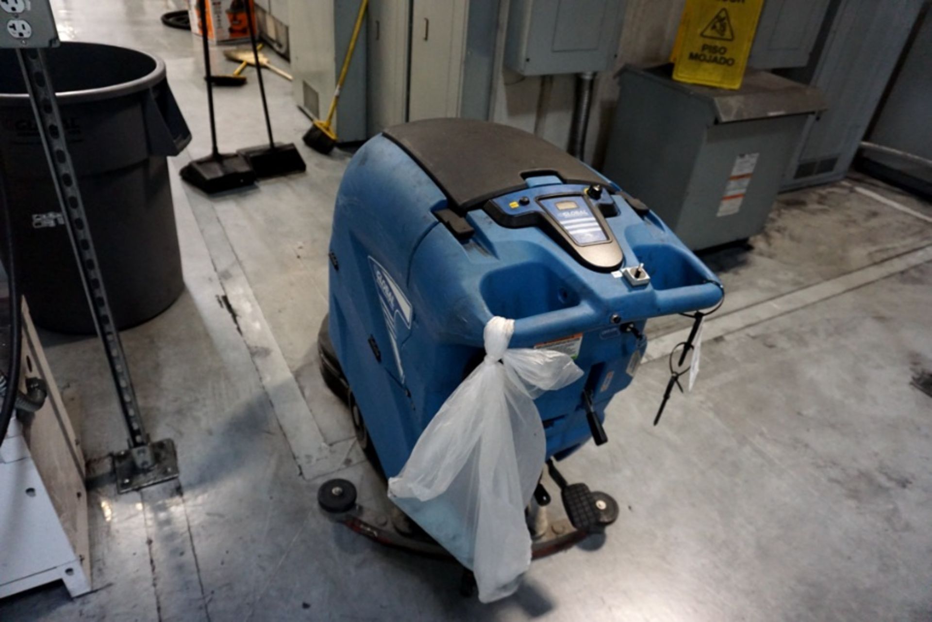 Gobal Floor Sweeper - Image 3 of 6