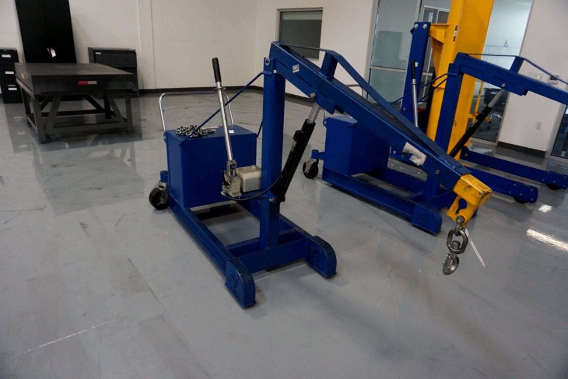 Vestil m/n CBFC -500 Hydraulic Boom Lift - Image 2 of 5