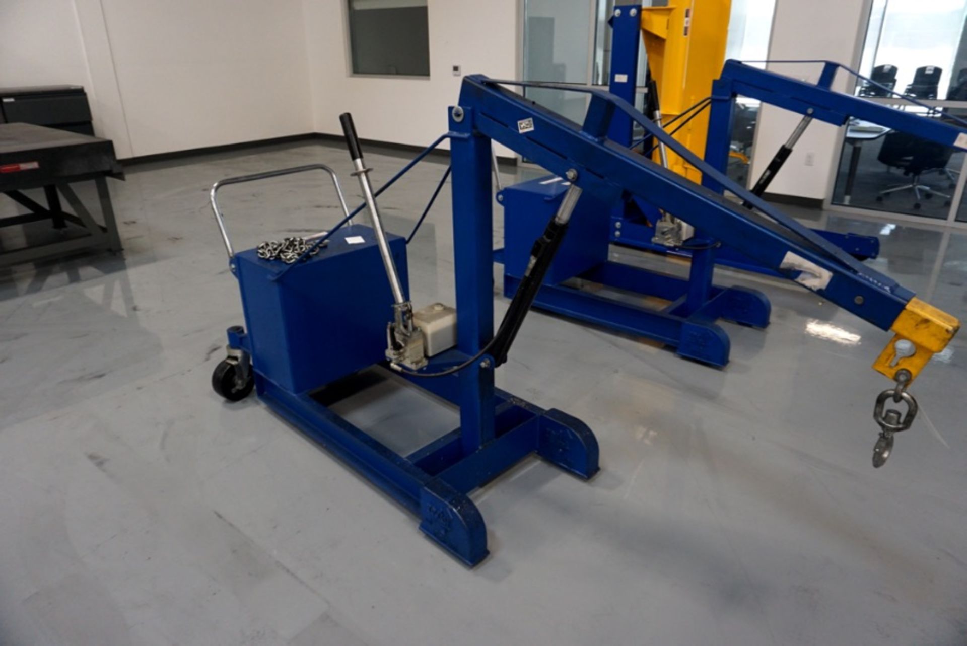 Vestil m/n CBFC -500 Hydraulic Boom Lift