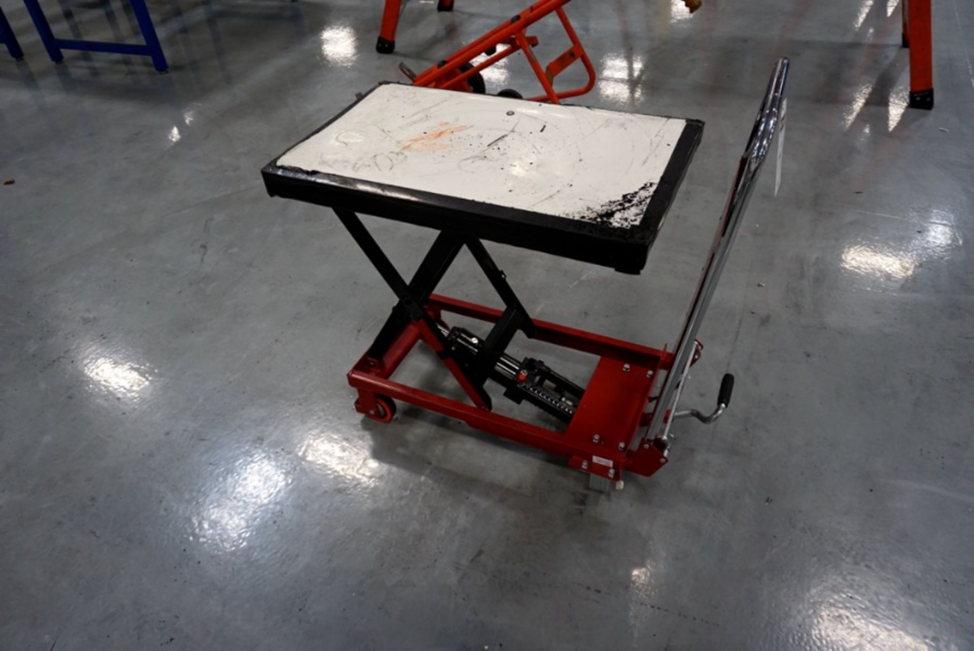 Uline 330 lbs Lift Table