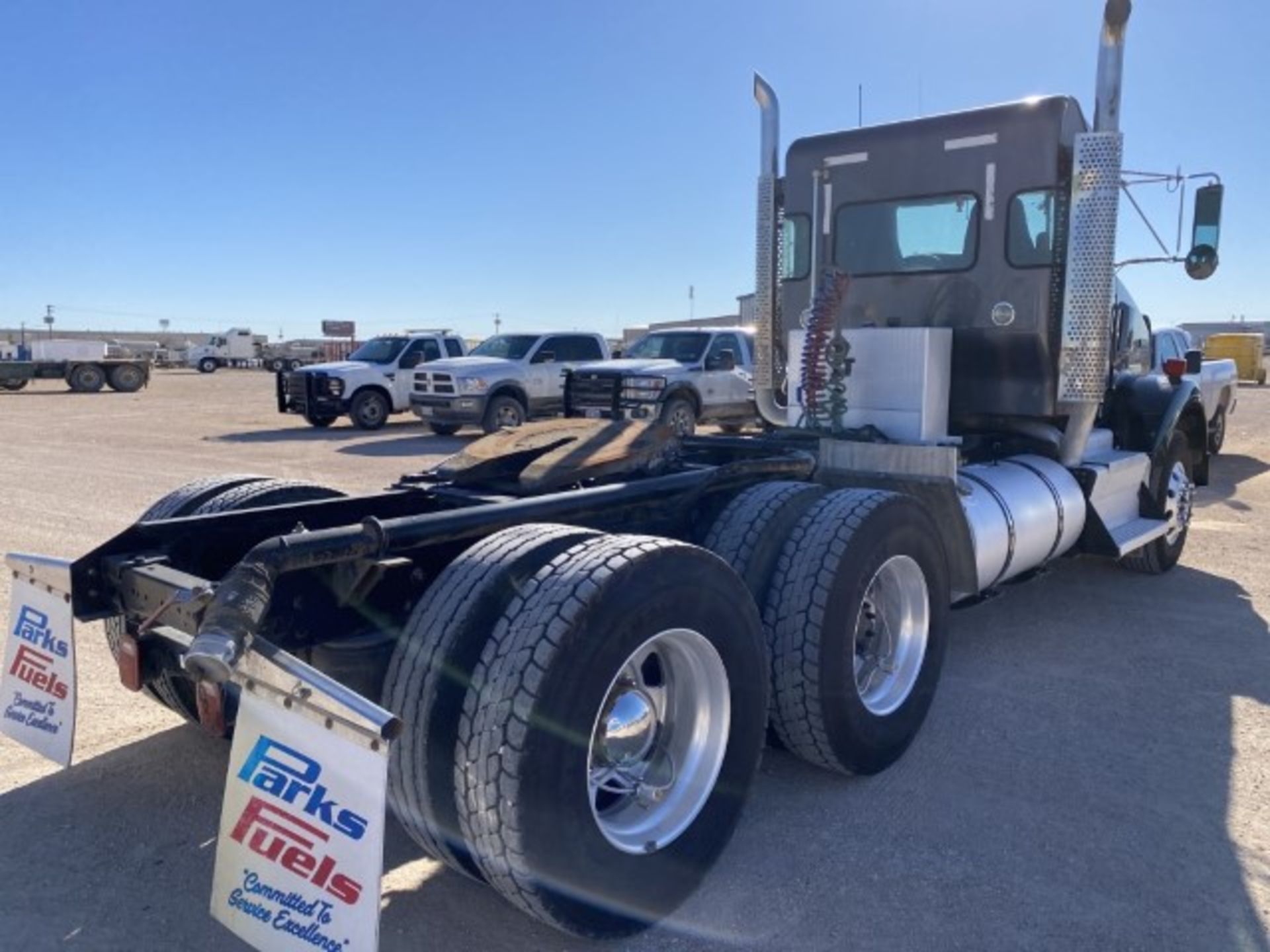 2012 Kenworth T800 VIN: 1XKDD49X6CJ333948 Odometer States: 564476 Color: Gr - Image 3 of 6