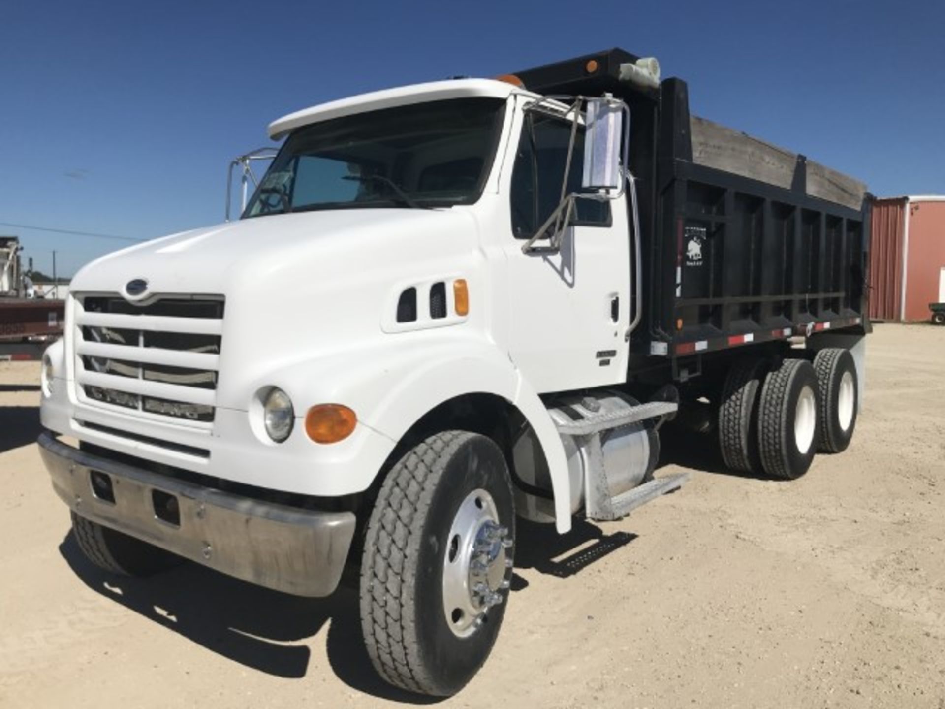 2006 Sterling L7500 VIN: 2FZHATDJ76AV46220 Odometer States: 71,536 Color: W