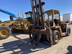 Clark CHU160B Forklift Hours: 167606964 Starts Bad Tranmission hours 6984 L