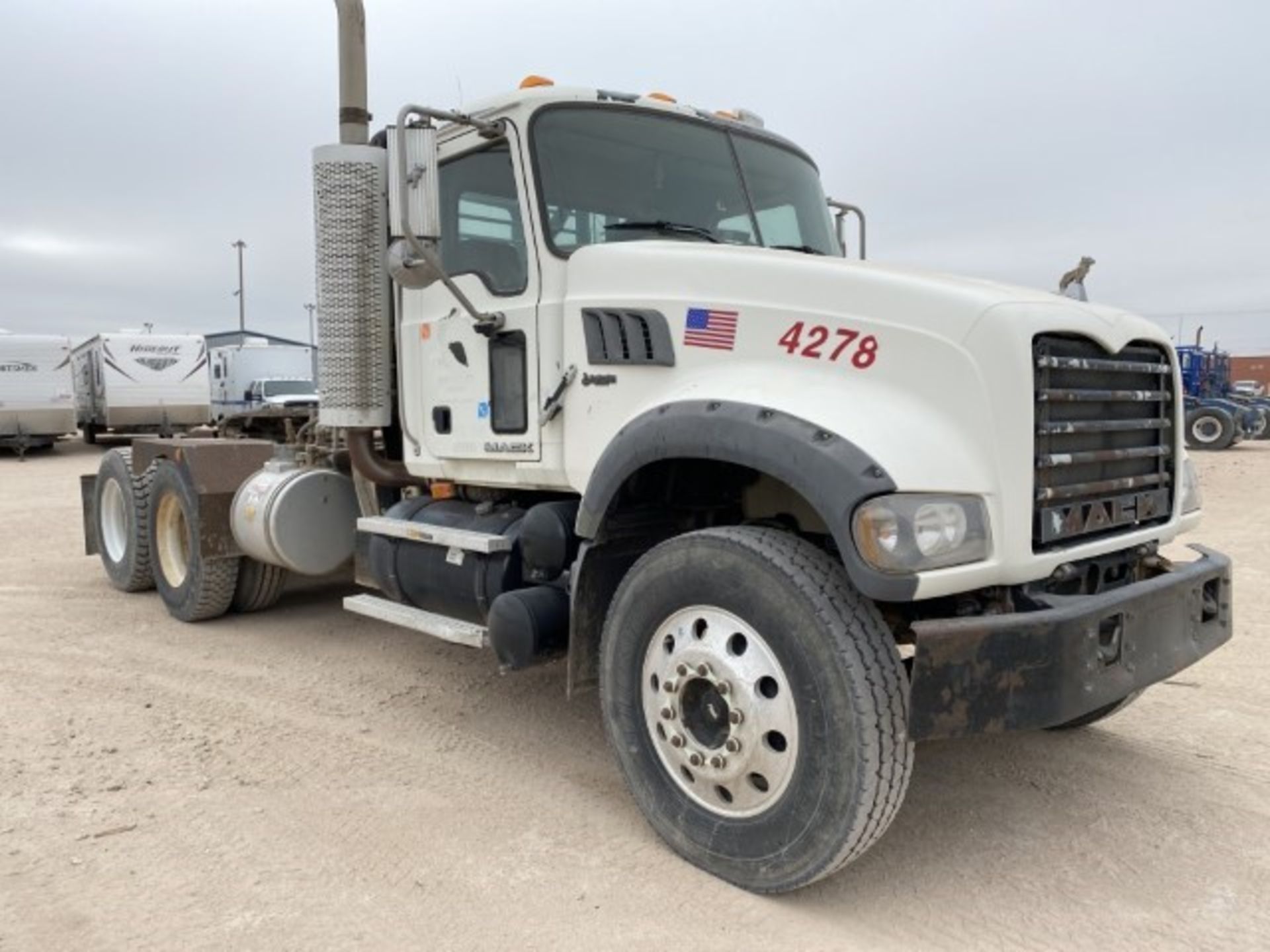 2008 Mack Gu713 Winch Truck VIN: 1M2AX04Y88M004278 Odometer States: 247542 - Image 2 of 9