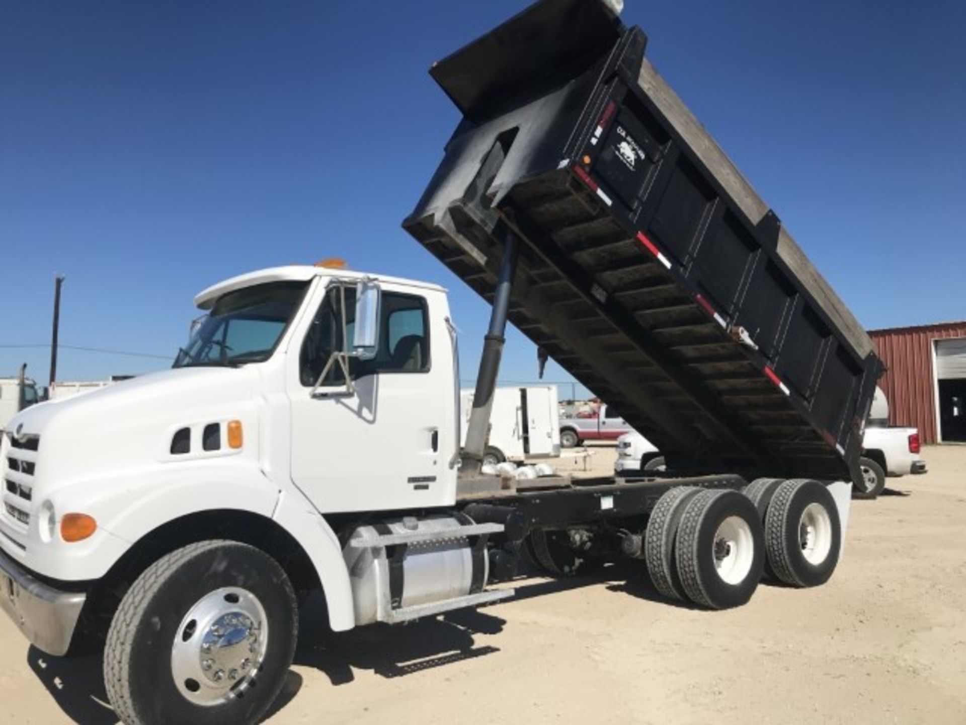 2006 Sterling L7500 VIN: 2FZHATDJ76AV46220 Odometer States: 71,536 Color: W - Image 6 of 10