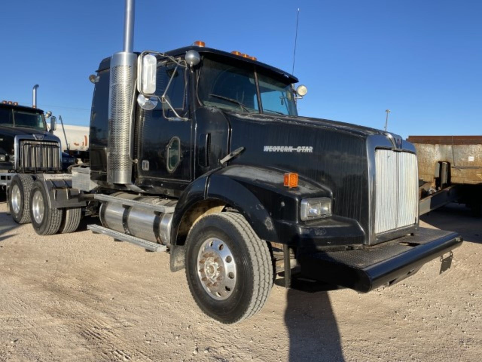 2007 Western Star 4900 VIN: 5KJJALCK07PX71675 Odometer States: 73837 Color: