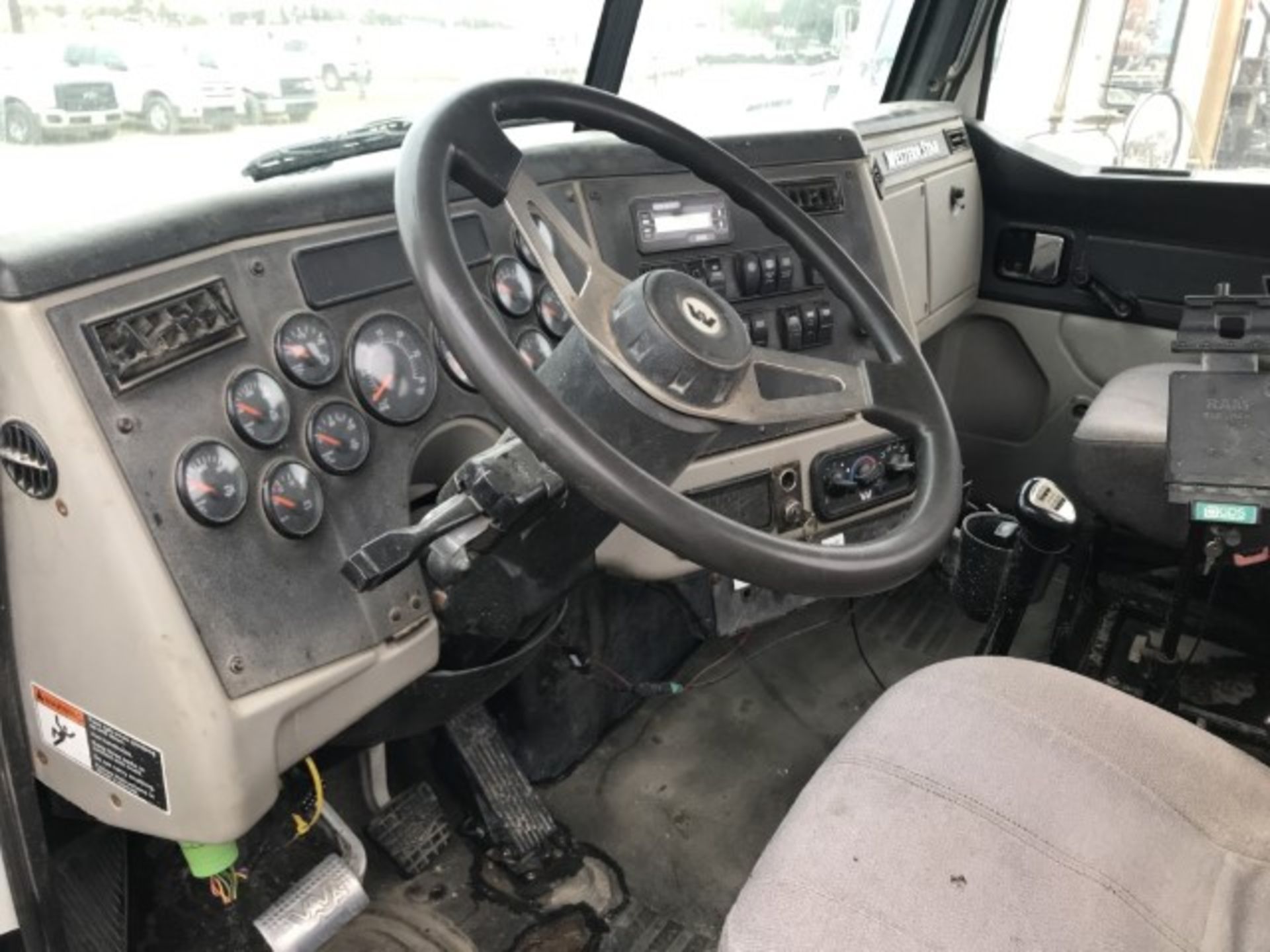 2013 Western Star 4900 Af VIN: 5KJJAEDR3DPBX3201 Odometer States: 356,747 C - Image 6 of 7