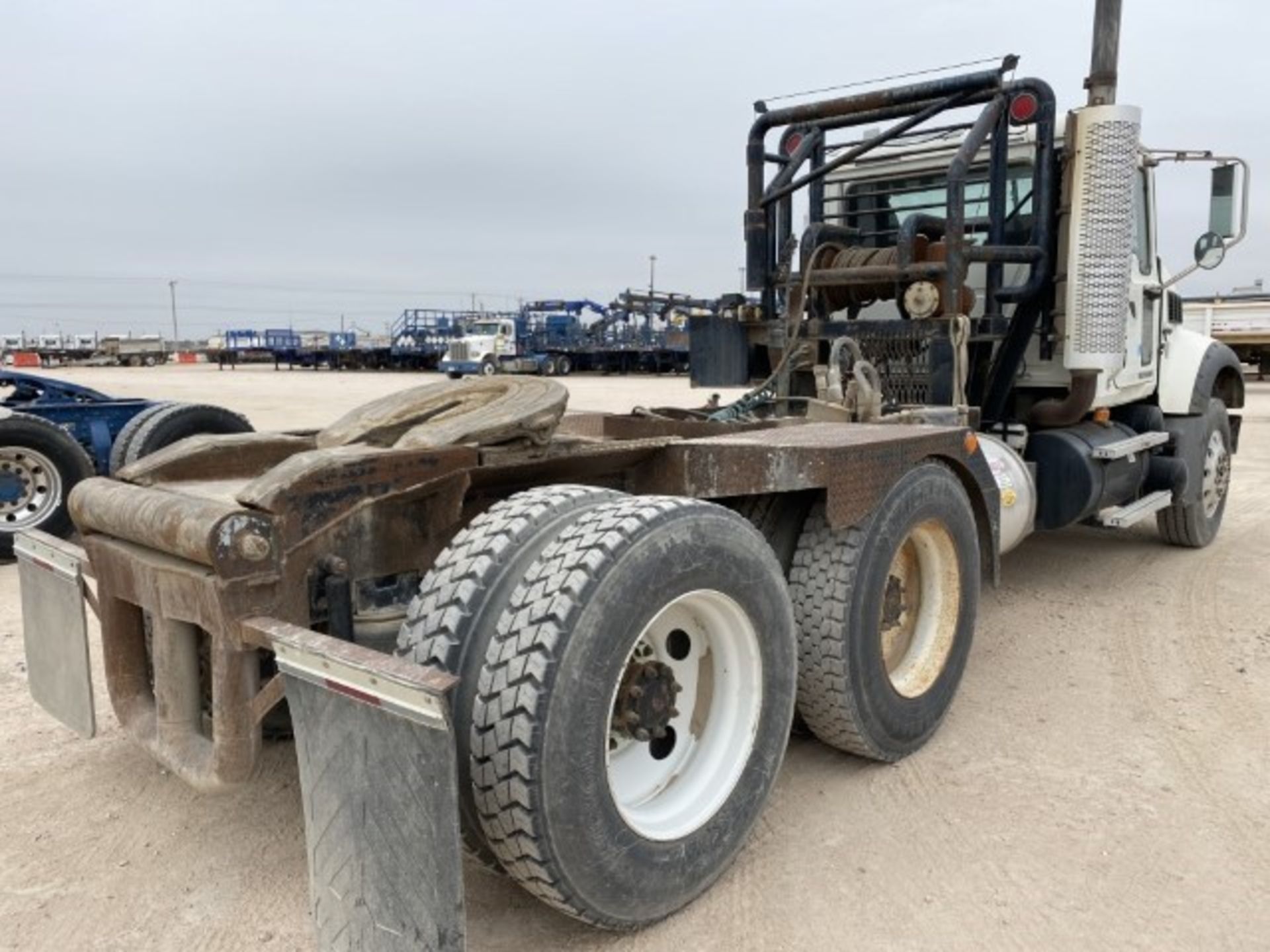 2008 Mack Gu713 Winch Truck VIN: 1M2AX04Y88M004278 Odometer States: 247542 - Image 3 of 9