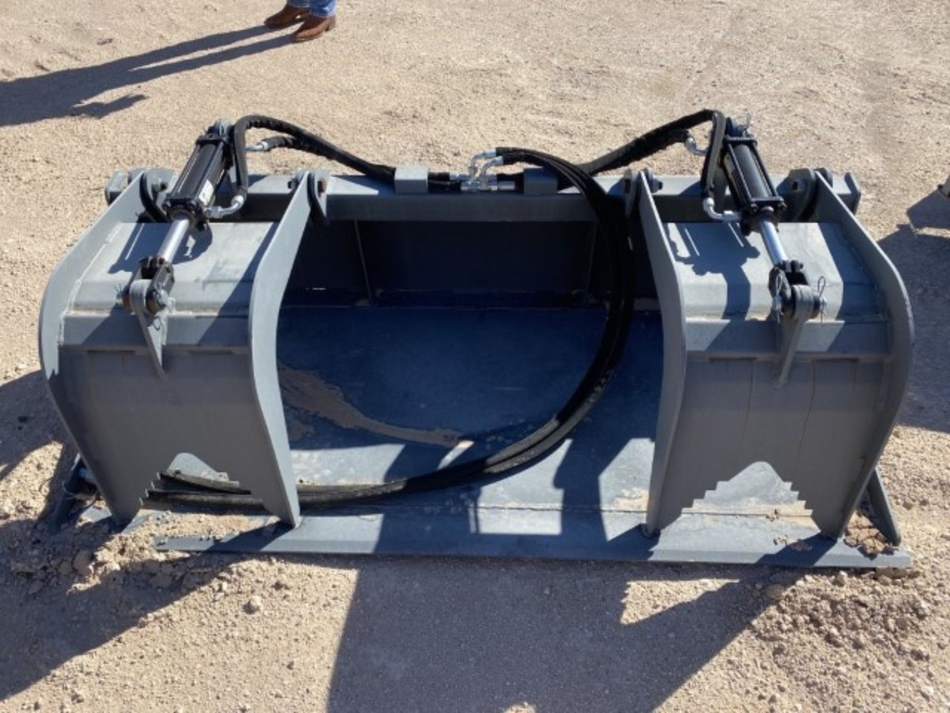 Skid Steergrapple Bucket Located Odessa