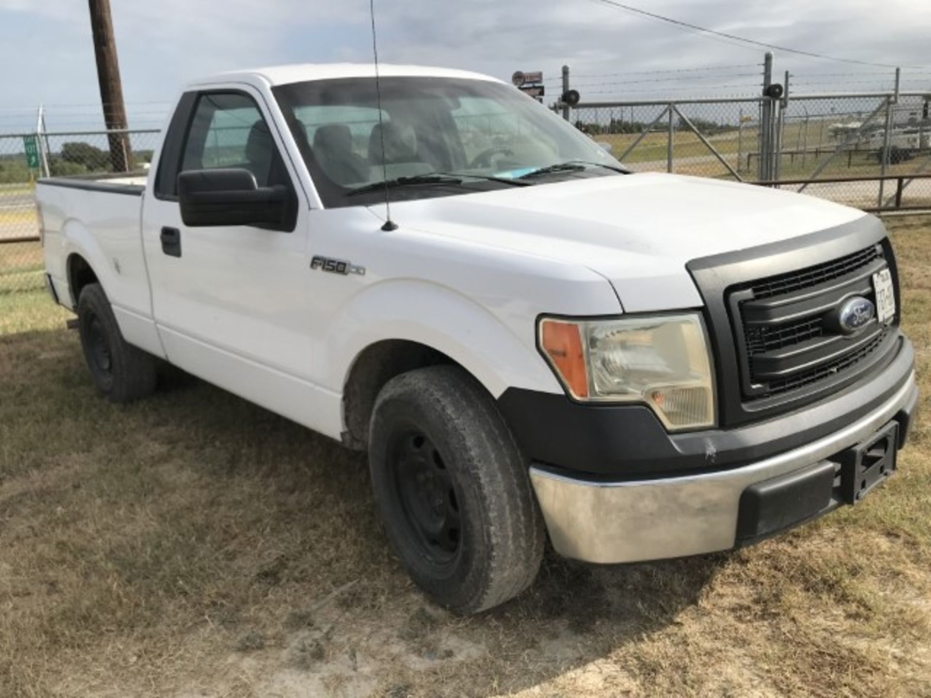 2014 Ford F-150 Xl VIN: 1FTMF1CM0EKG04387 Odometer States: 116628 Color: Wh - Image 2 of 6