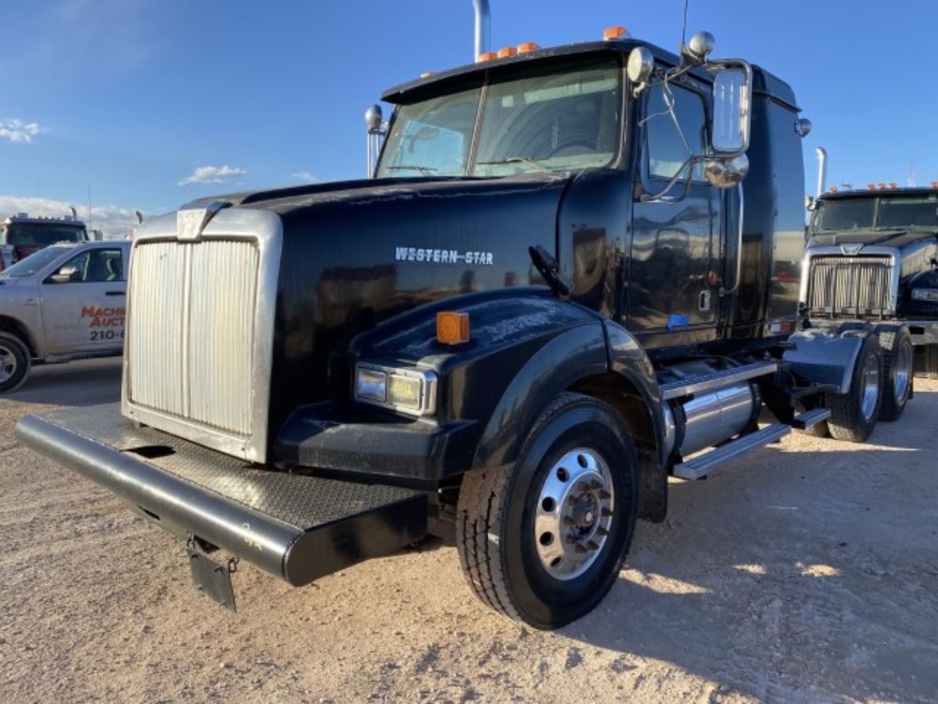 2007 Western Star 4900 VIN: 5KJJALCK07PX71675 Odometer States: 73837 Color: - Image 2 of 7