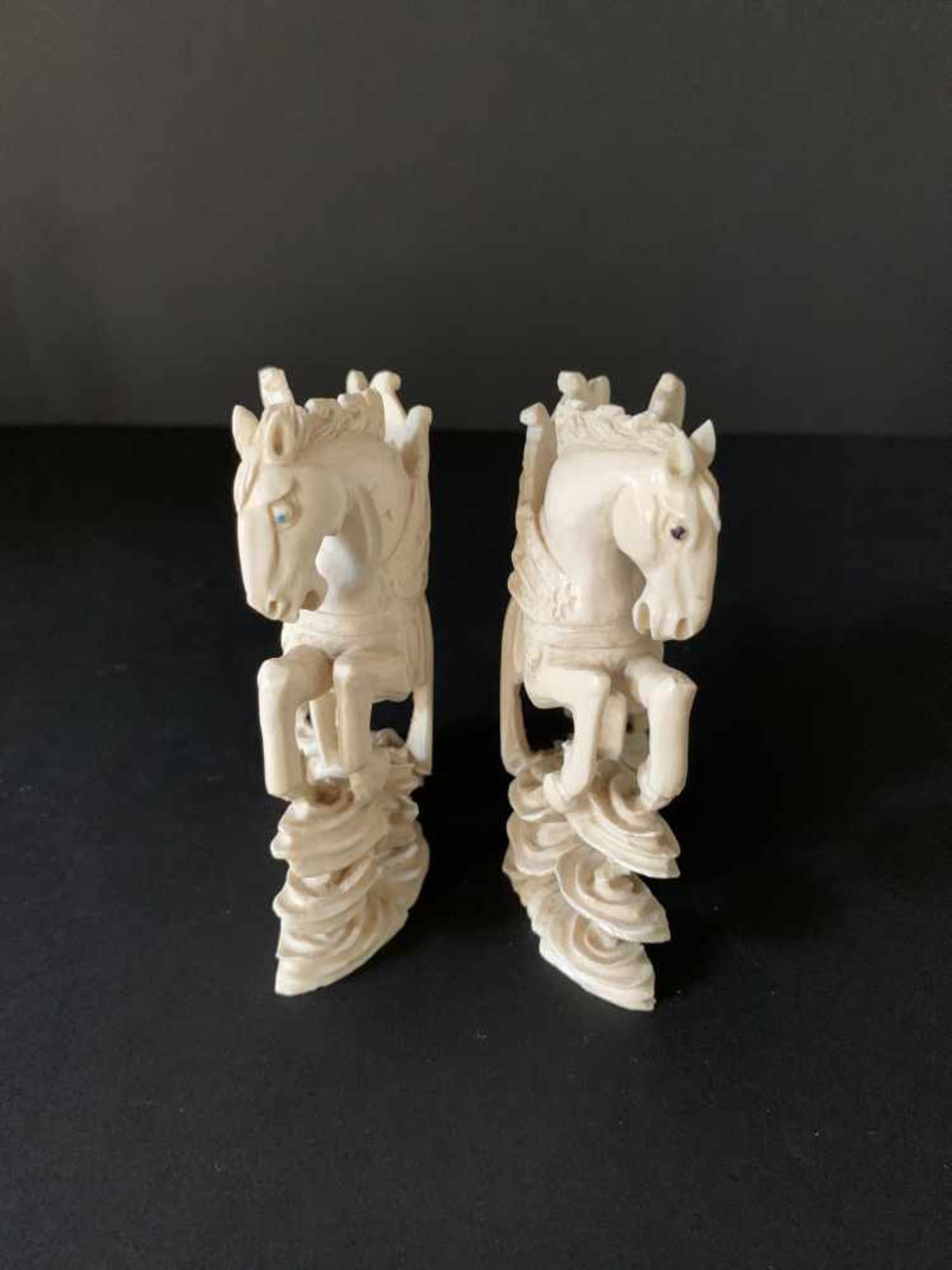 2 Chinese ivory winged horsesEarly 20th century Certificate Arts Ivory ExpertsH 10.5 cm - Bild 2 aus 5