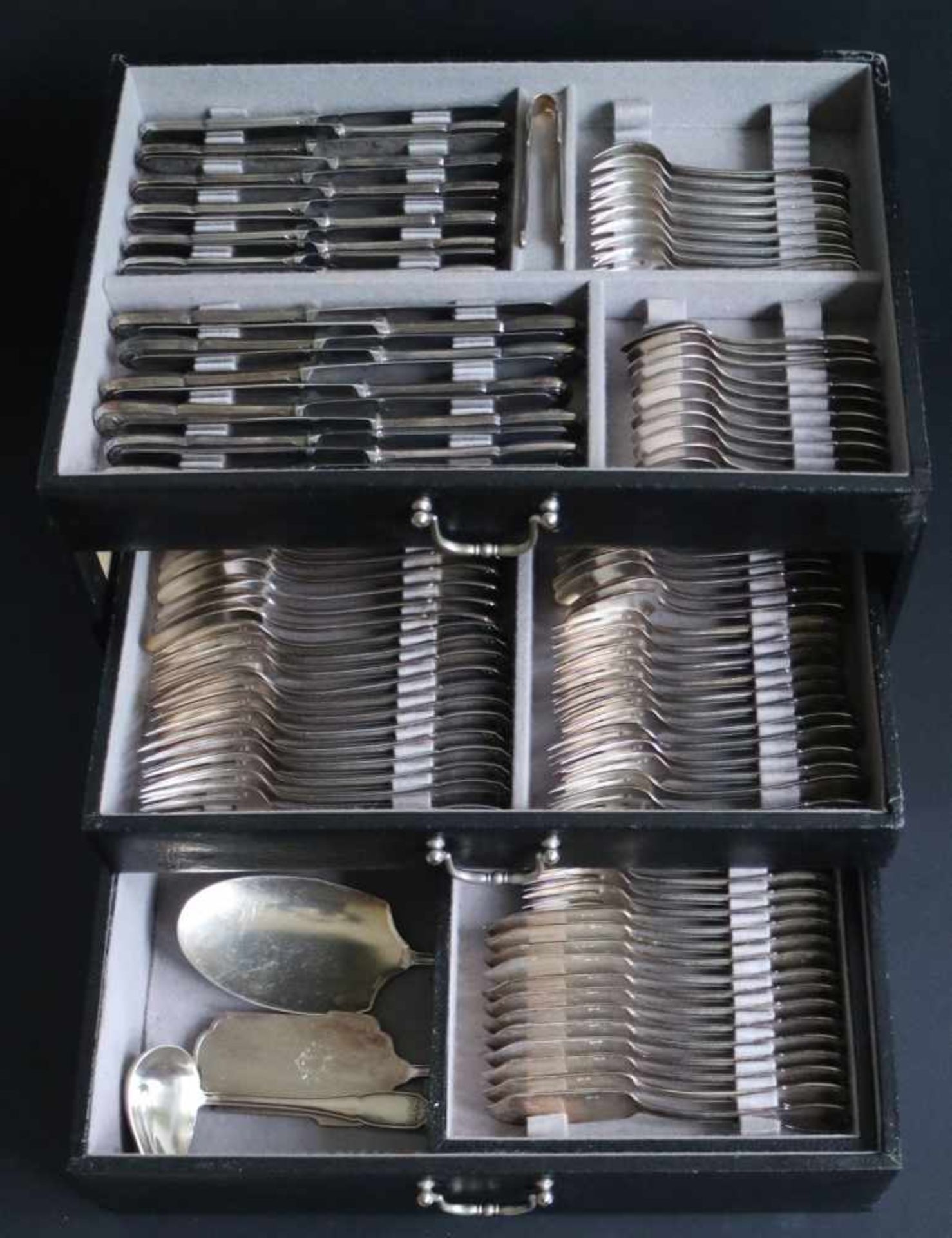 Wiskemann case with silvered cutleryWiskemann case with silvered cutlery