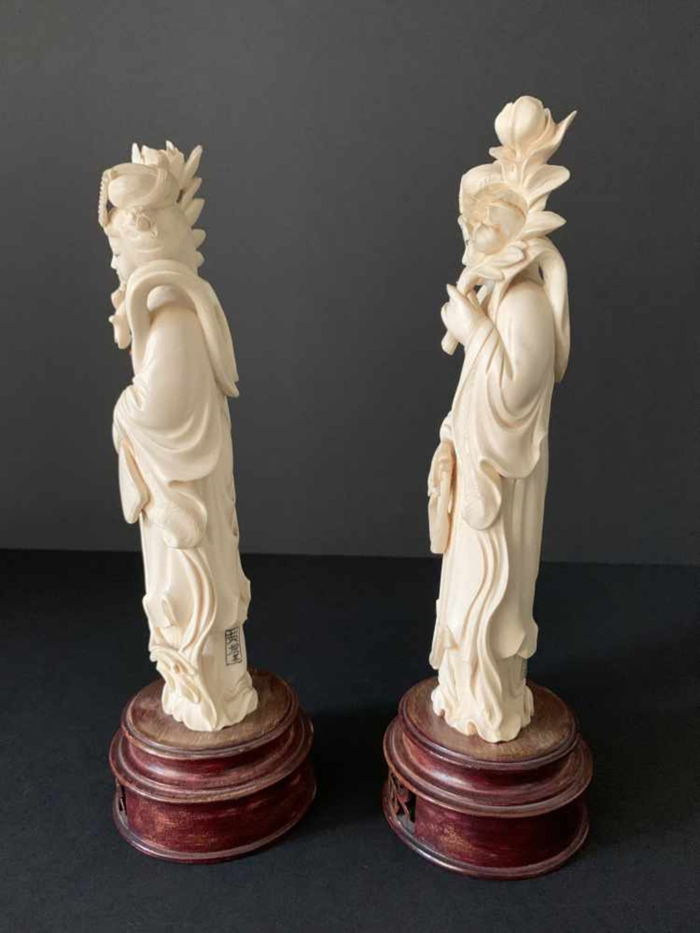 2 Chinese ivory women He Xian GuAnd colored buttons Around 1900 Certificate Arts Ivory ExpertsH - Bild 2 aus 6