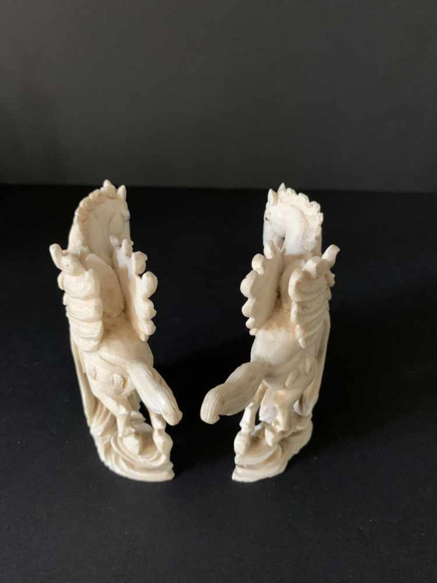 2 Chinese ivory winged horsesEarly 20th century Certificate Arts Ivory ExpertsH 10.5 cm - Bild 4 aus 5