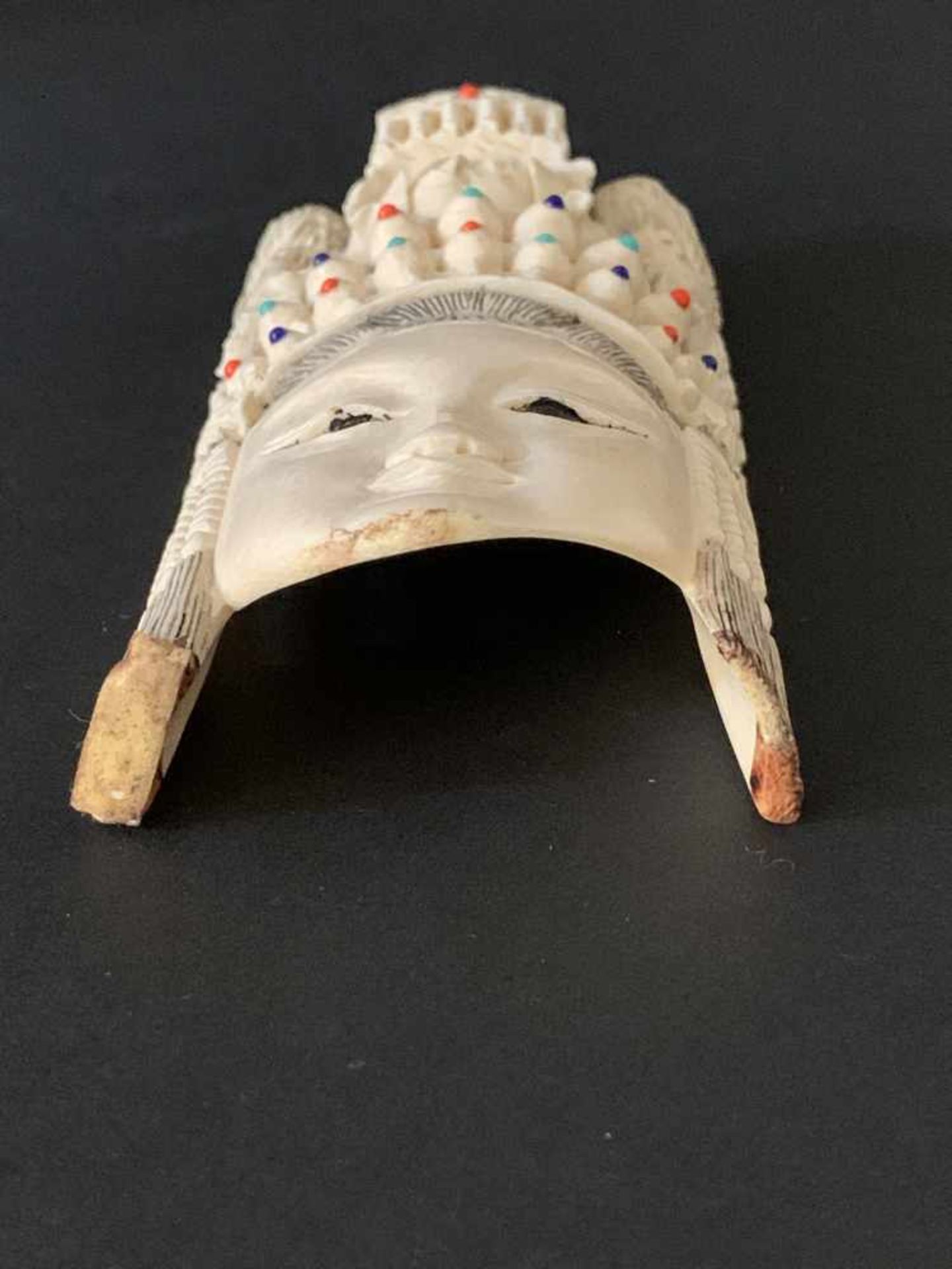 Chinese ivory head from GuanyinWith turquoise, red coral and Lapis Lazuli Circa 1920 - 1940 - Bild 6 aus 6