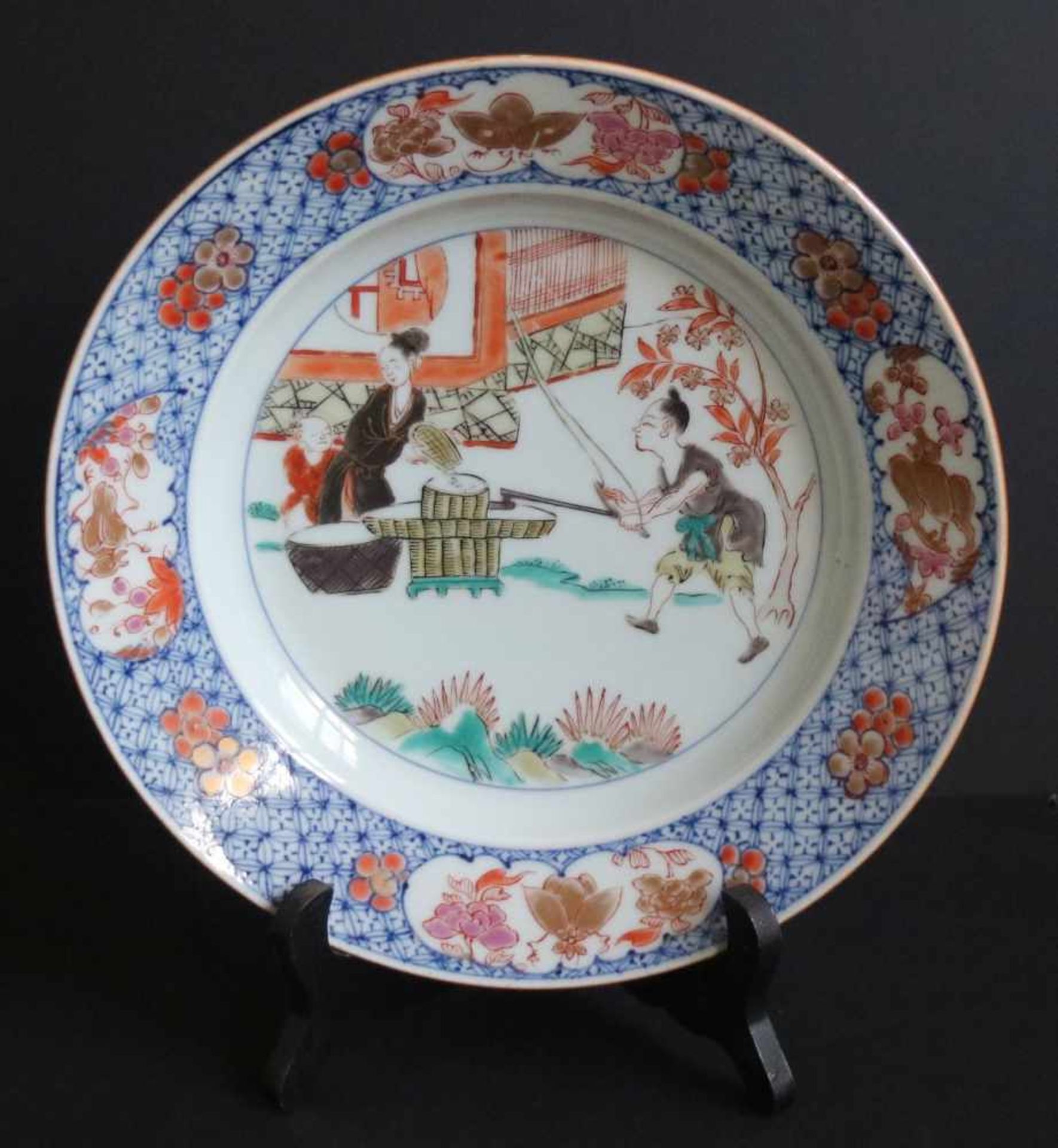 Chinese plateFamille verteDia 24.7 cm UV checked, very good condition, no restaurationsChinese