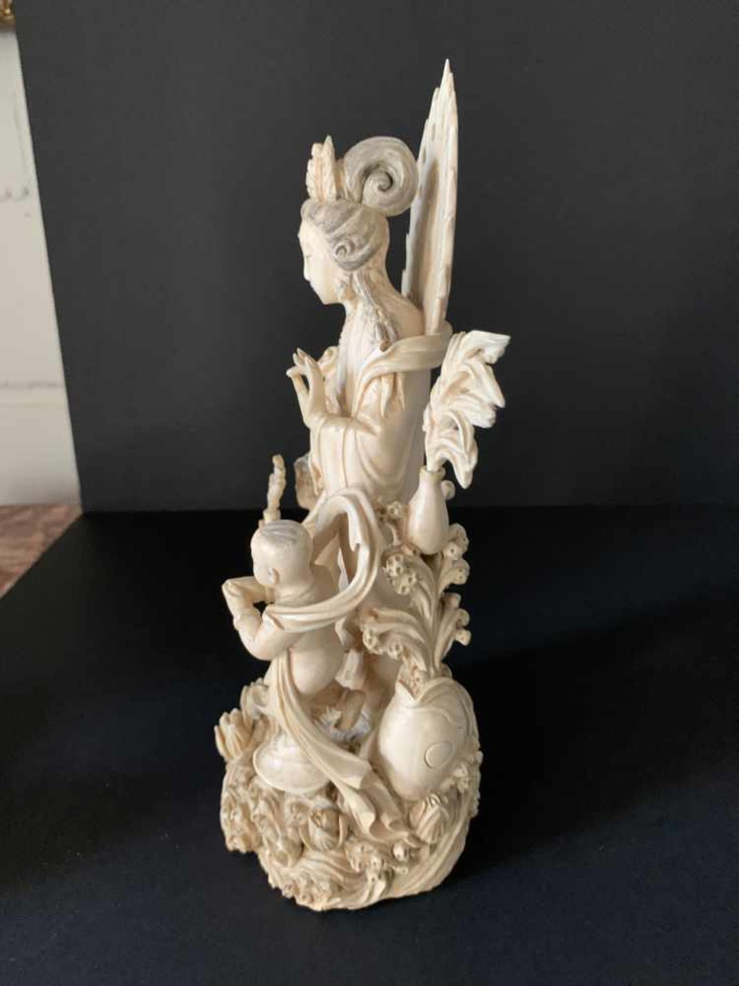 Chinese sculpture group of Guanyin with 2 children1920 Certificate of Arts Ivory ExpertsH 26 cm - Bild 2 aus 5