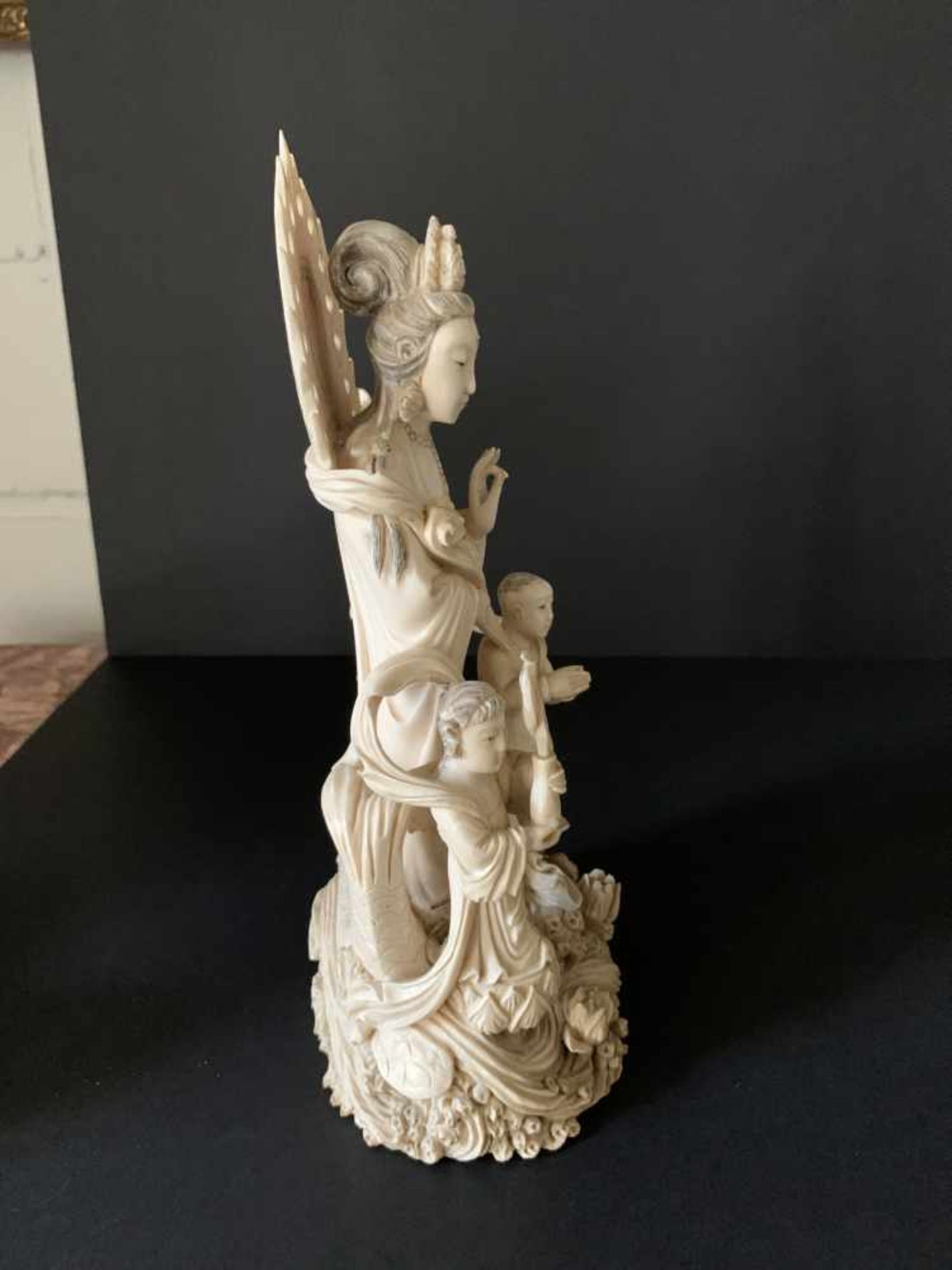 Chinese sculpture group of Guanyin with 2 children1920 Certificate of Arts Ivory ExpertsH 26 cm - Bild 4 aus 5
