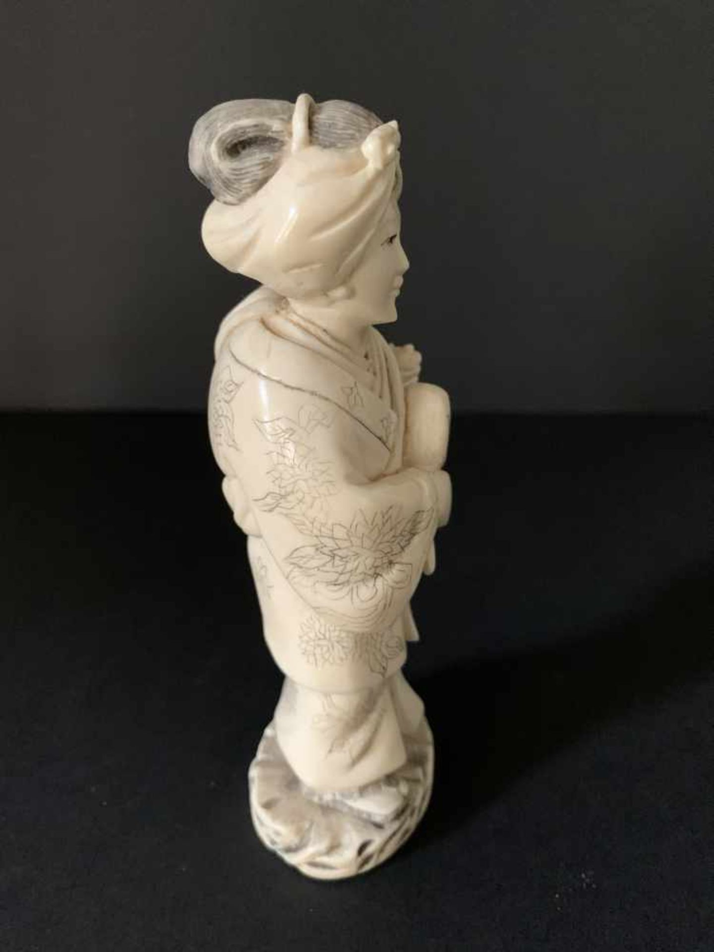 Japanese ivory statue mother with childCirca 1920 Certificate Arts Ivory ExpertsH 13 cm - Bild 4 aus 5