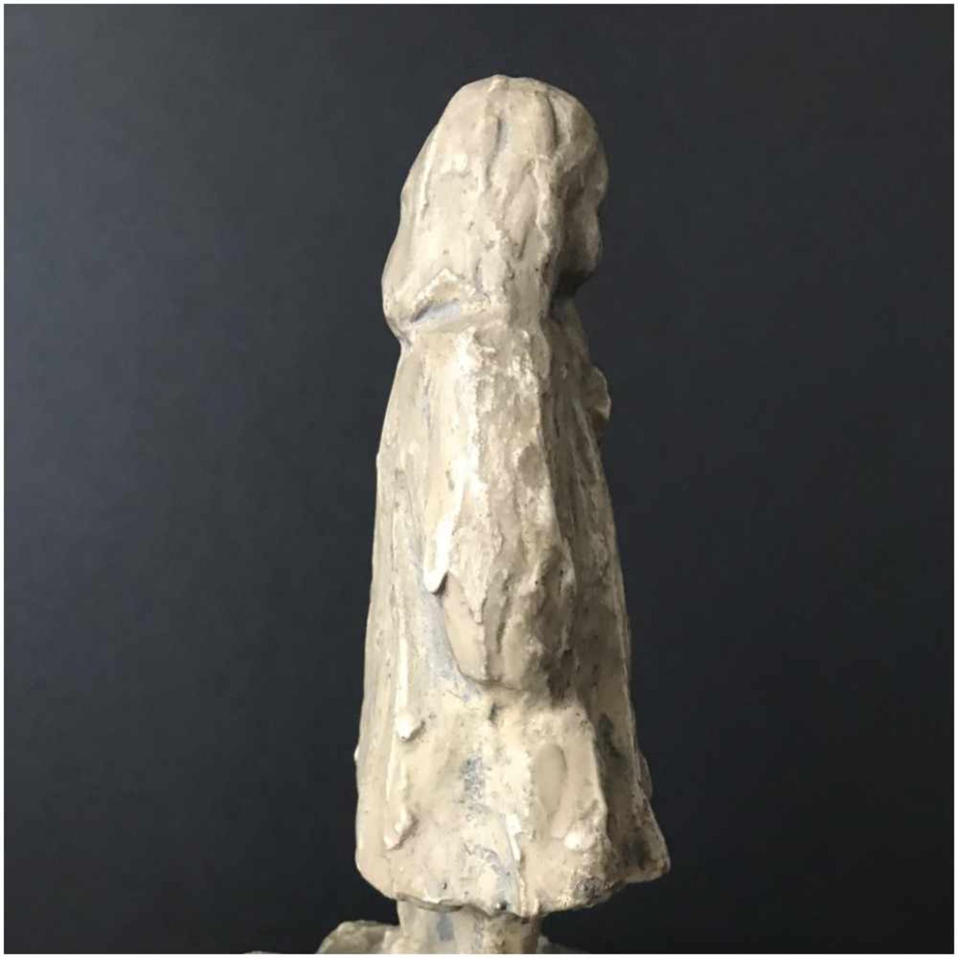 Carl DE COCK (1879-1965)Patinated plaster figurine of a girlH 21 cm - Bild 3 aus 5