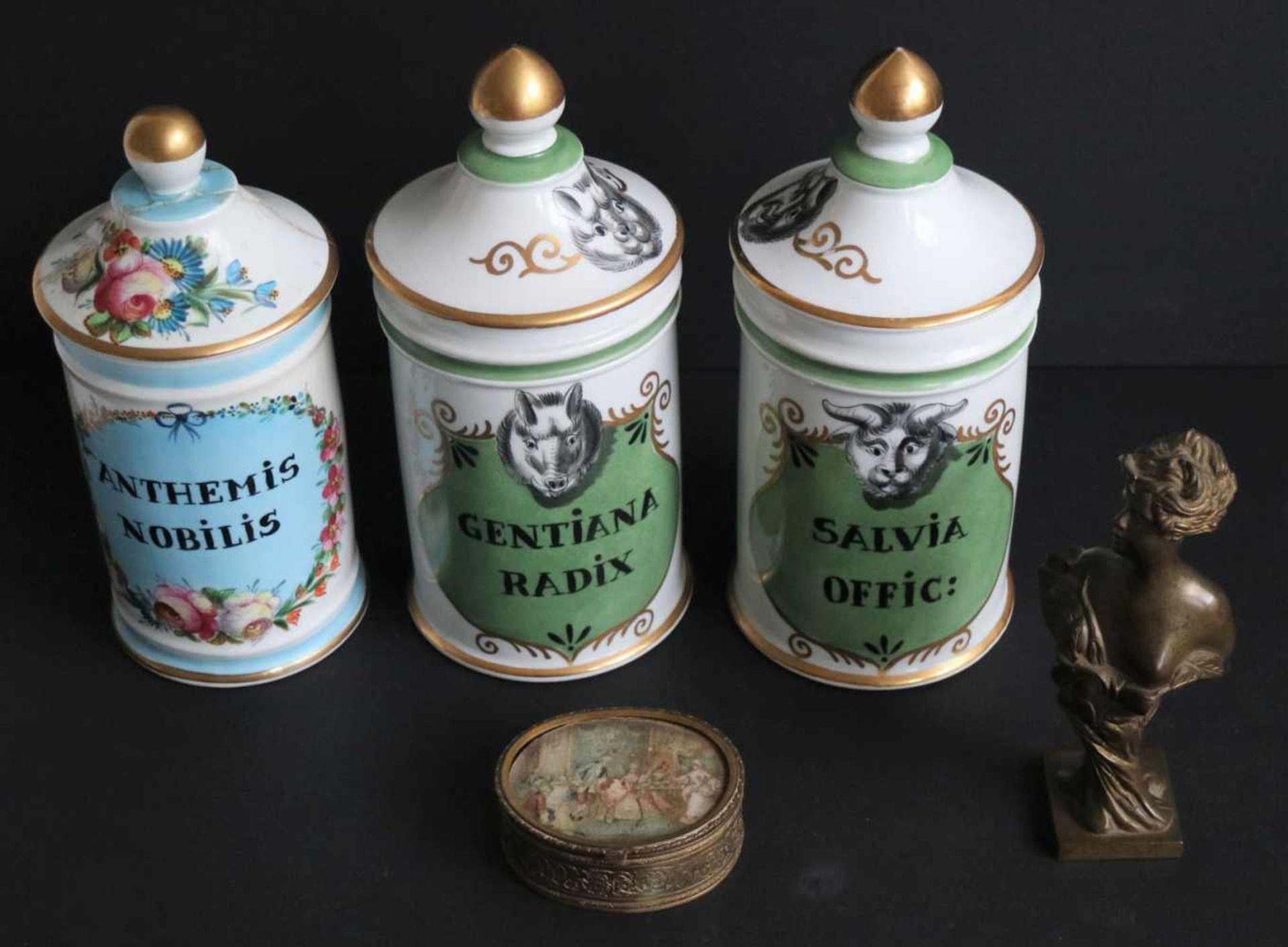 Lot of miscellaneous itemsPharmacy jars (3) Bronze and snuff box