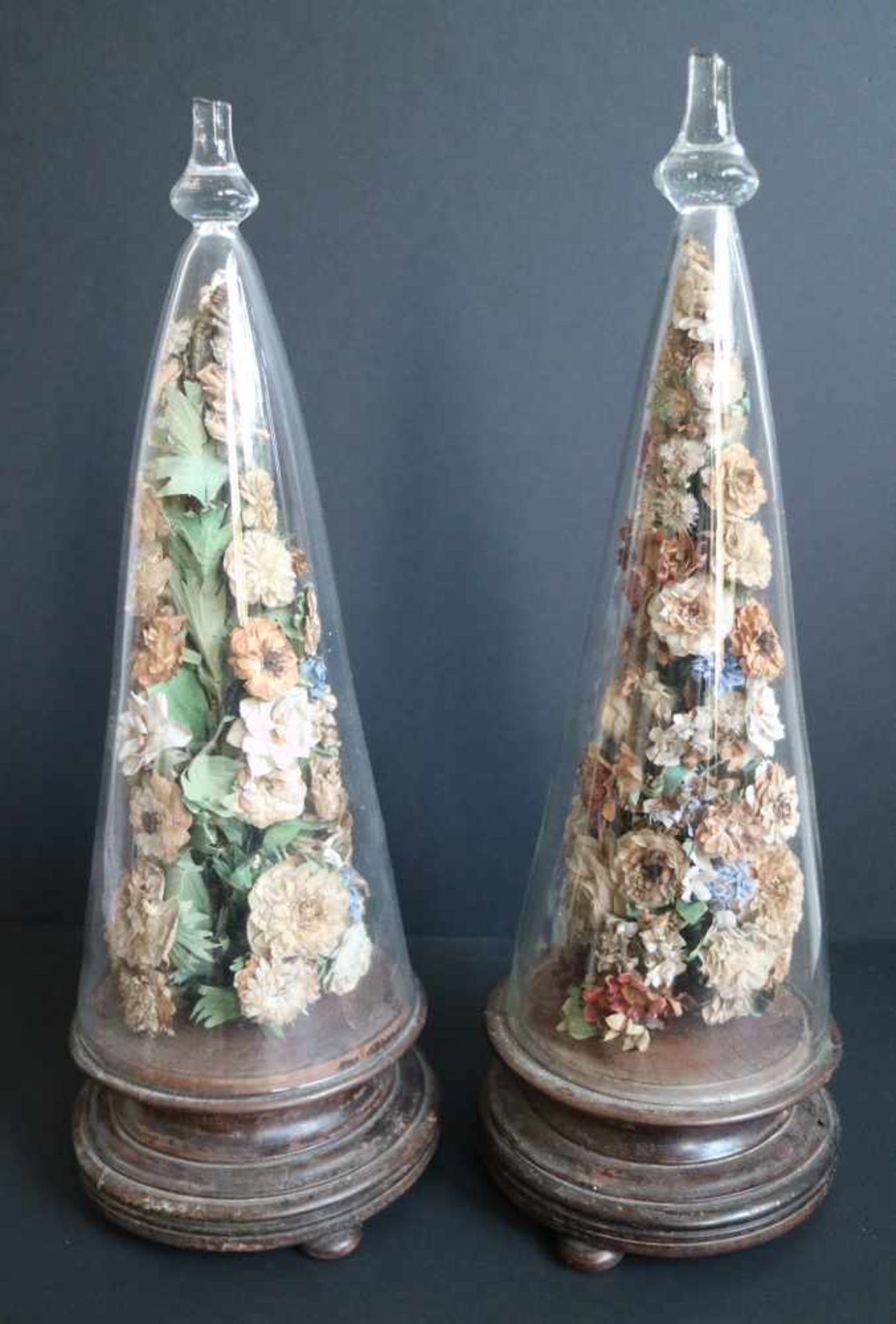 Couple of glass conical cloches 19th centuryCouple of glass conical cloches 19th centuryH 44 cm - Bild 2 aus 5