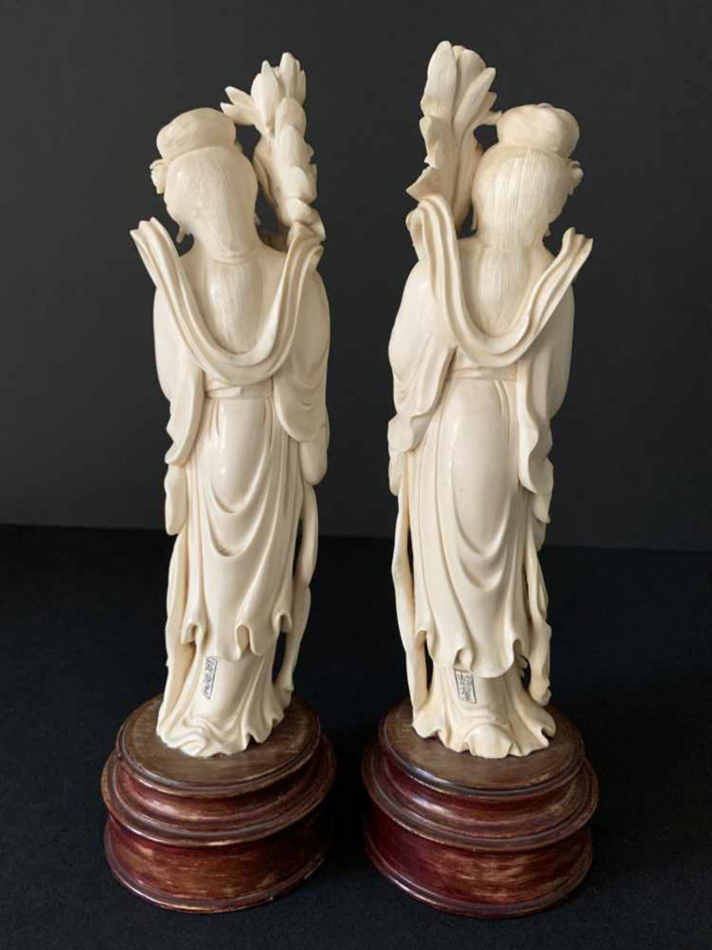 2 Chinese ivory women He Xian GuAnd colored buttons Around 1900 Certificate Arts Ivory ExpertsH - Bild 3 aus 6