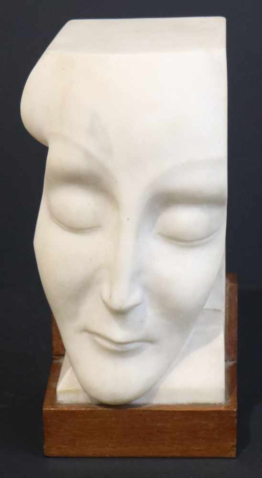 Marble headNot signedH 22.5 cm