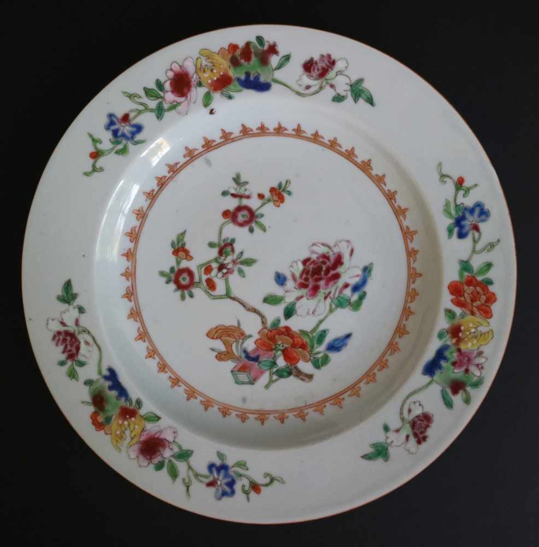 Lot of 3 Chinese plates famille rose - Bild 4 aus 6