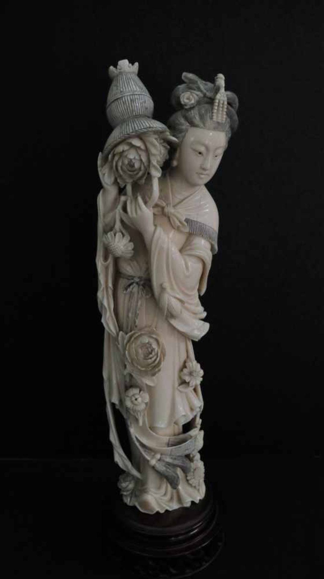 Japanese ivory Lady circa 1900